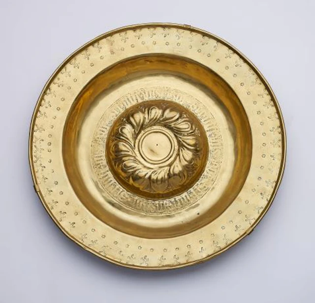 A brass 'Beckenschlägerschüssel' with a raised tracery rosette