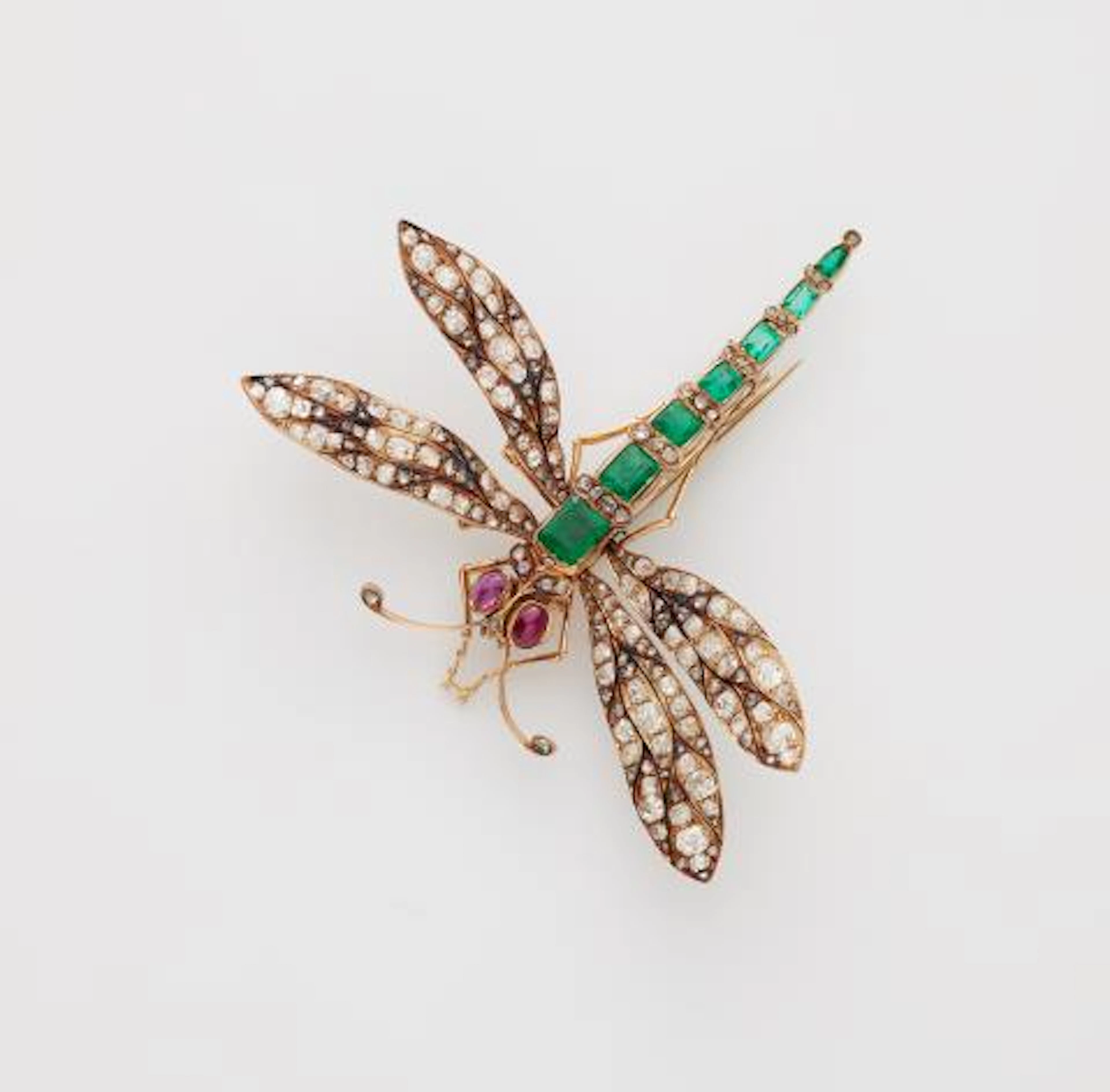 A Belle Epoque 18k gold emerald and diamond dragonfly brooch