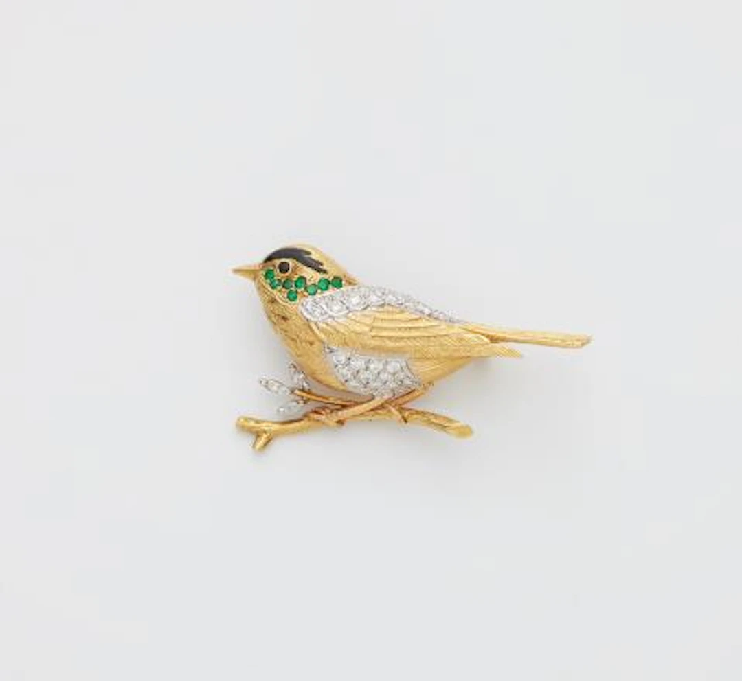 An English 18k gold enamel emerald and diamond novelty brooch "bird