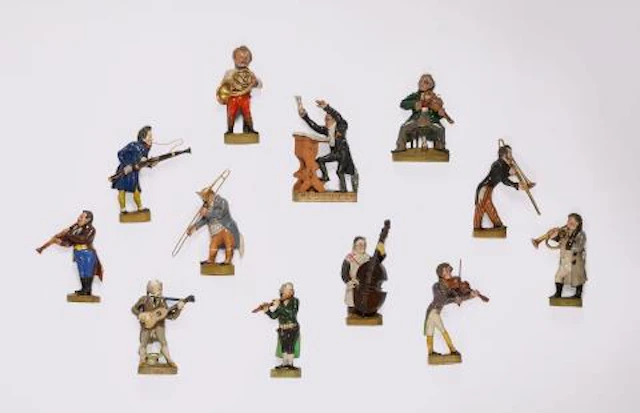 Twelve figures from the large Zizenhausen Orchestra