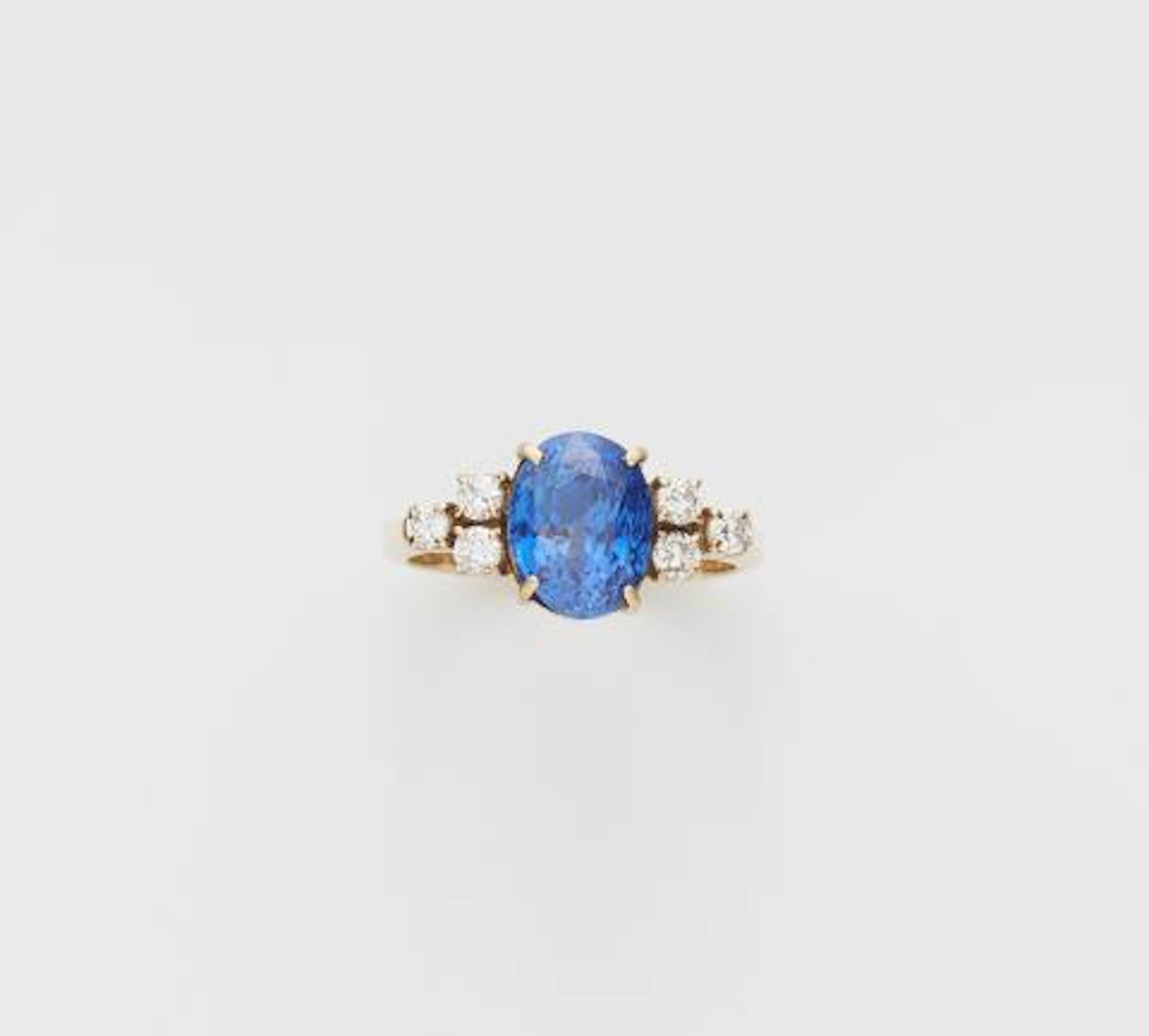 An 18k yellow gold diamond and natural Ceylon sapphire (NTE) ring.