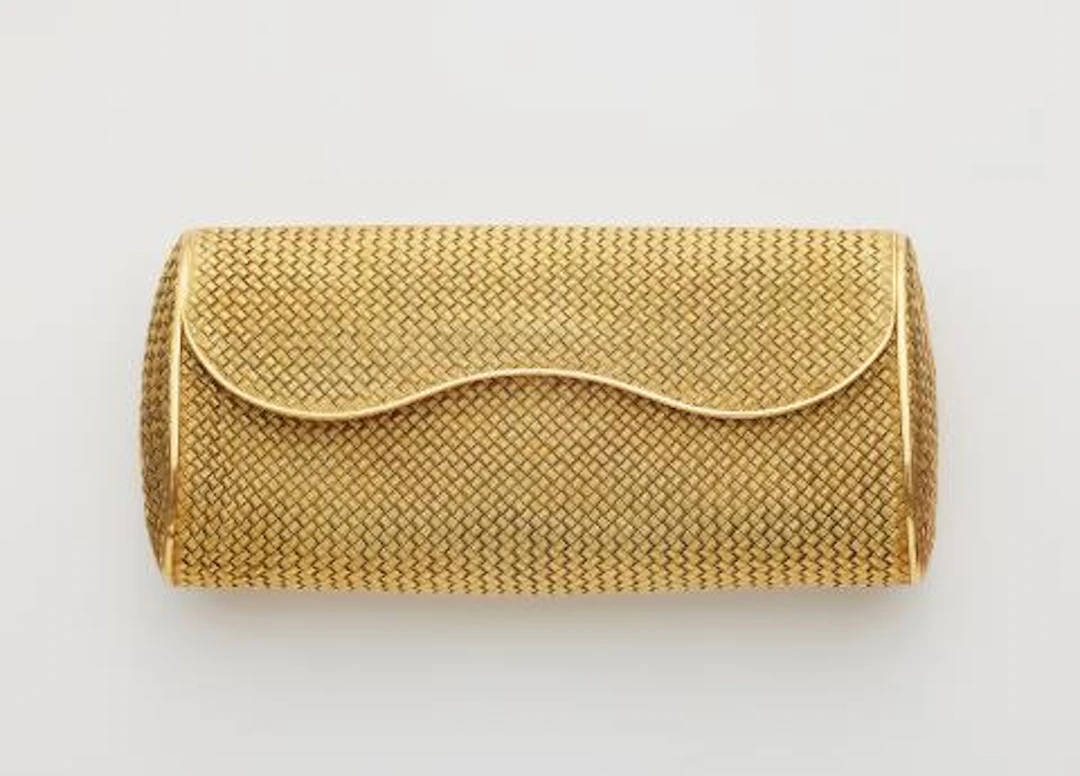 An 18k yellow gold basketwork evening clutch.