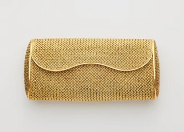 An 18k yellow gold basketwork evening clutch.