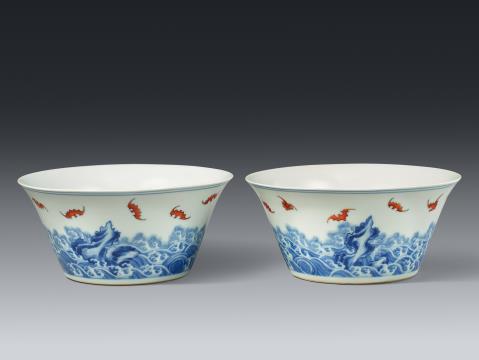 A pair of polychrome 'bats' bowls. Qing dynasty (1644-1912). 19th century