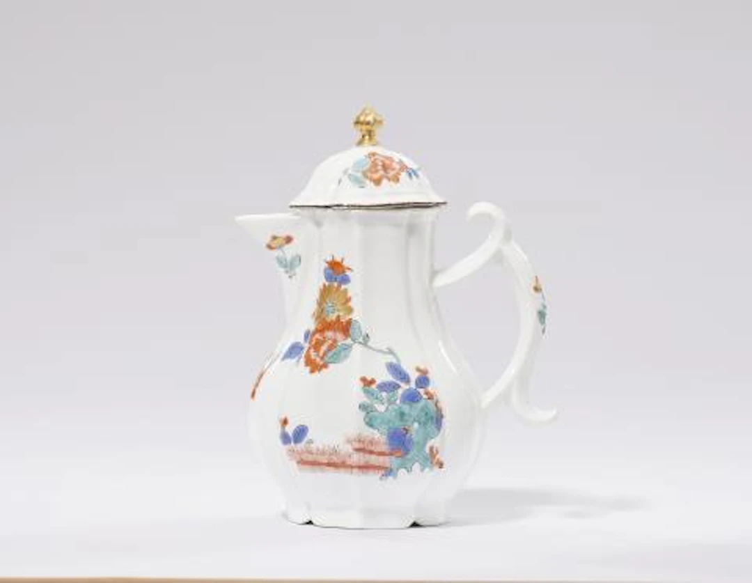 A Meissen porcelain coffee pot with rice straw and chrysanthemum motifs