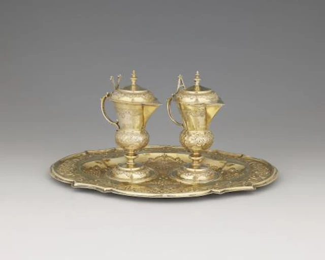 An Augsburg Régence silver-gilt communion garniture
