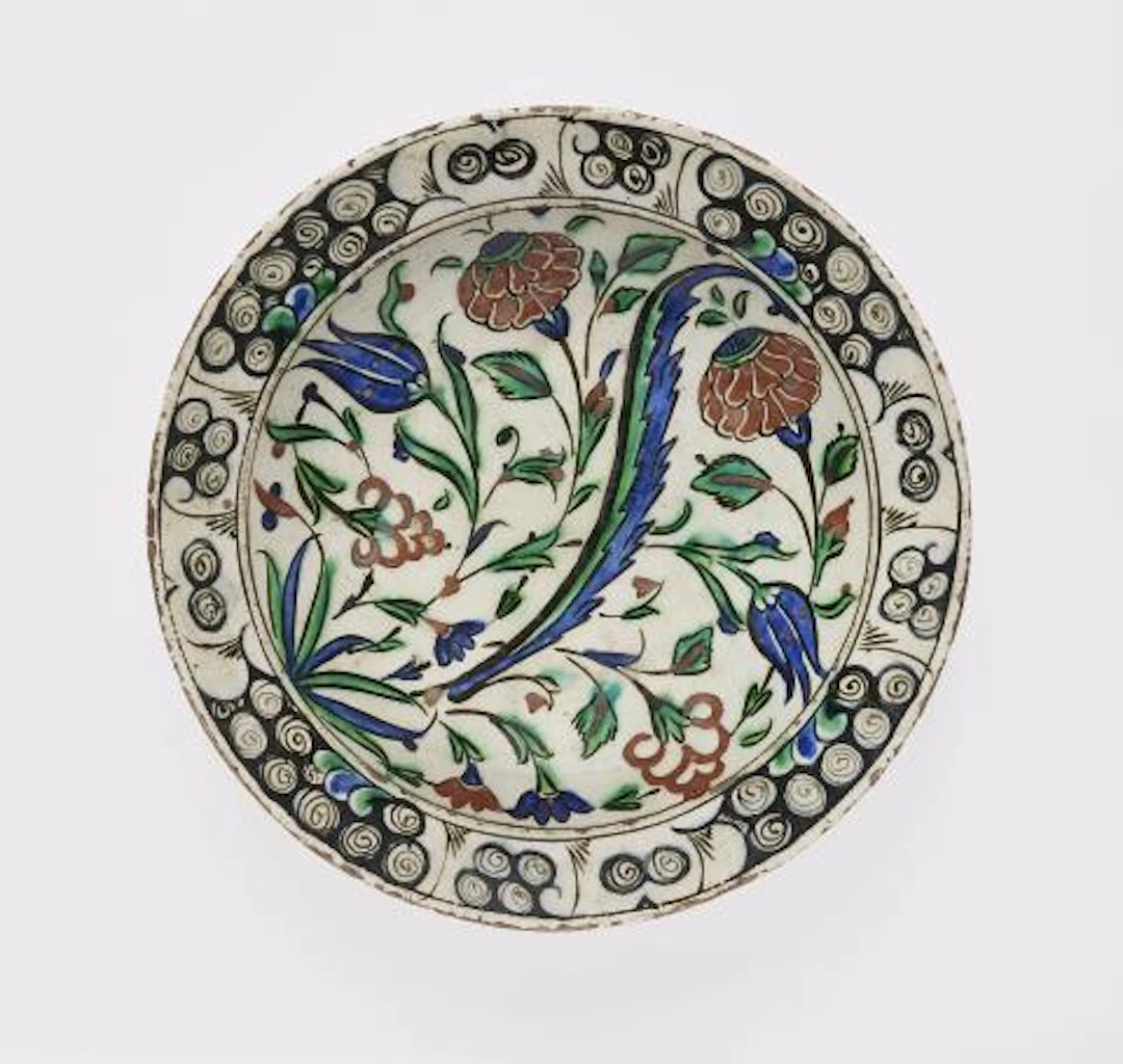 An Iznik fritware bowl