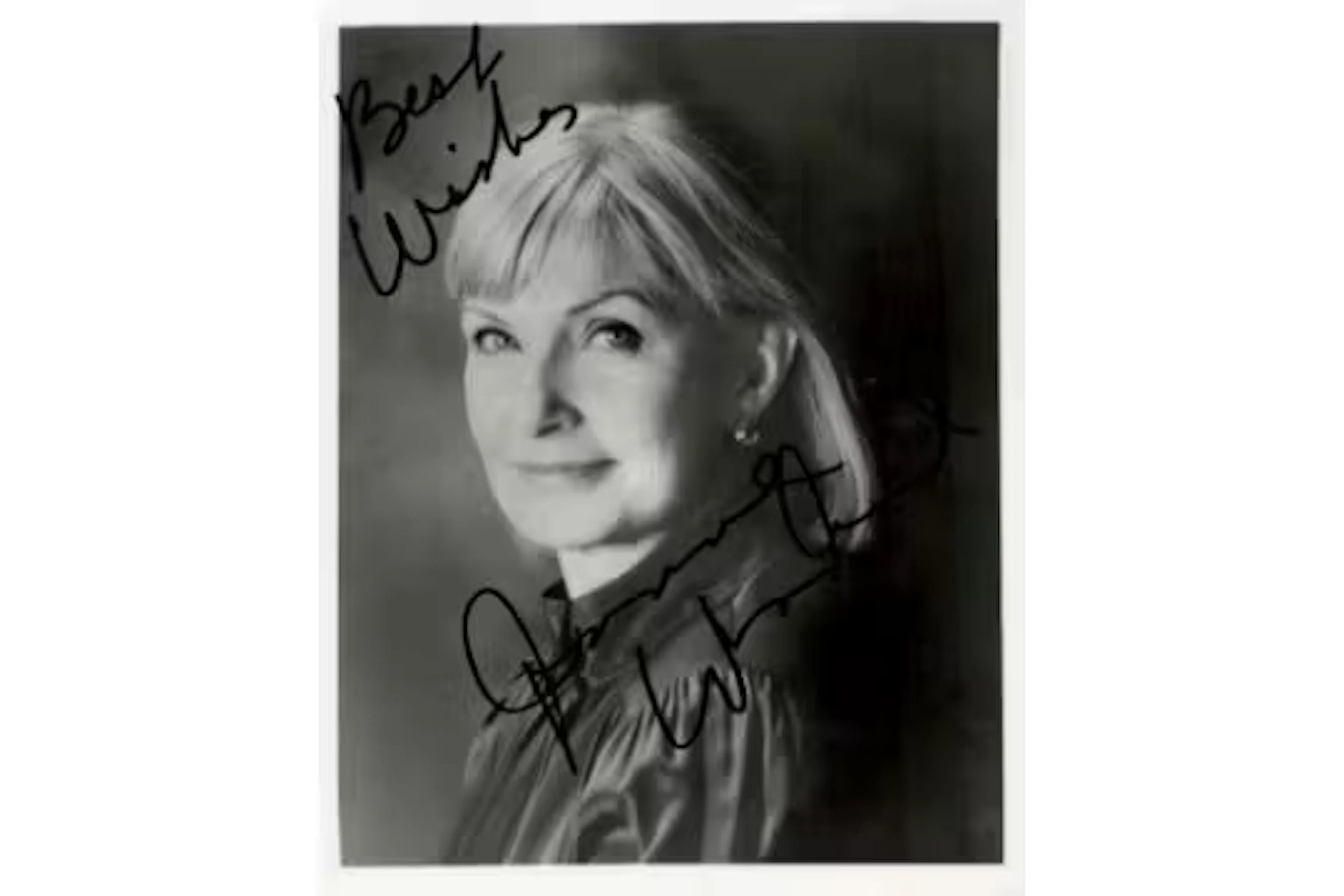 Joanne Woodward signed 10x8 inch black and white photo.