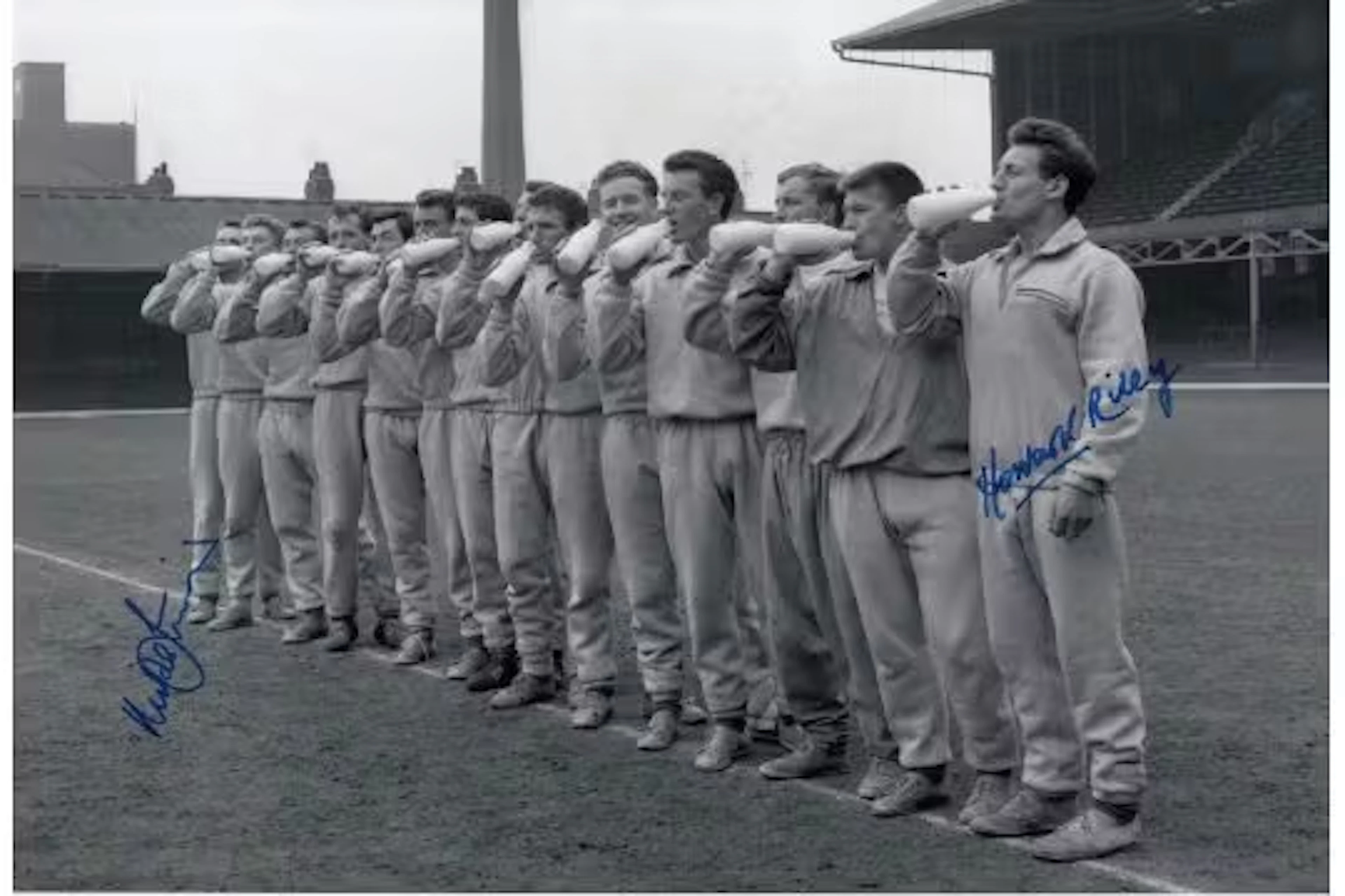Autographed LEICESTER 12 x 8 Photograph 1963 STRINGFELLOW & RILEY