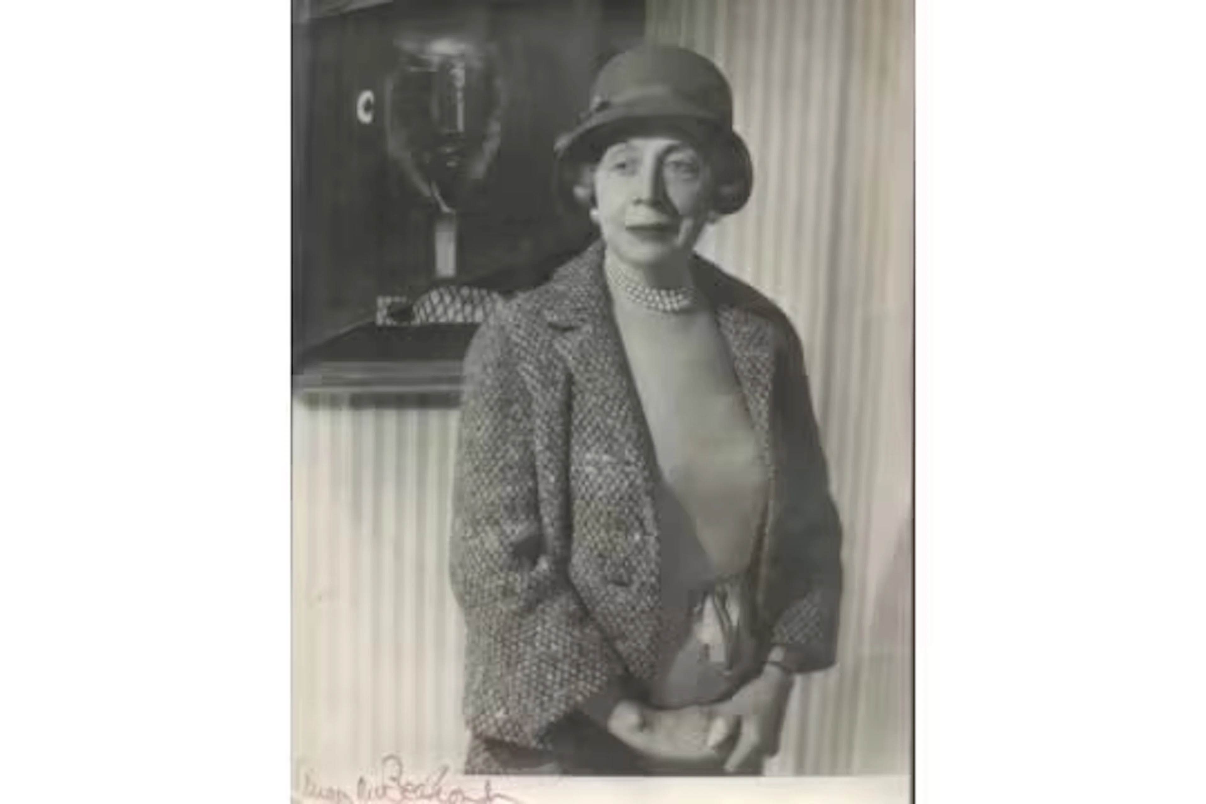 Edith Evans British actress 12x9 inch black and white photo signed