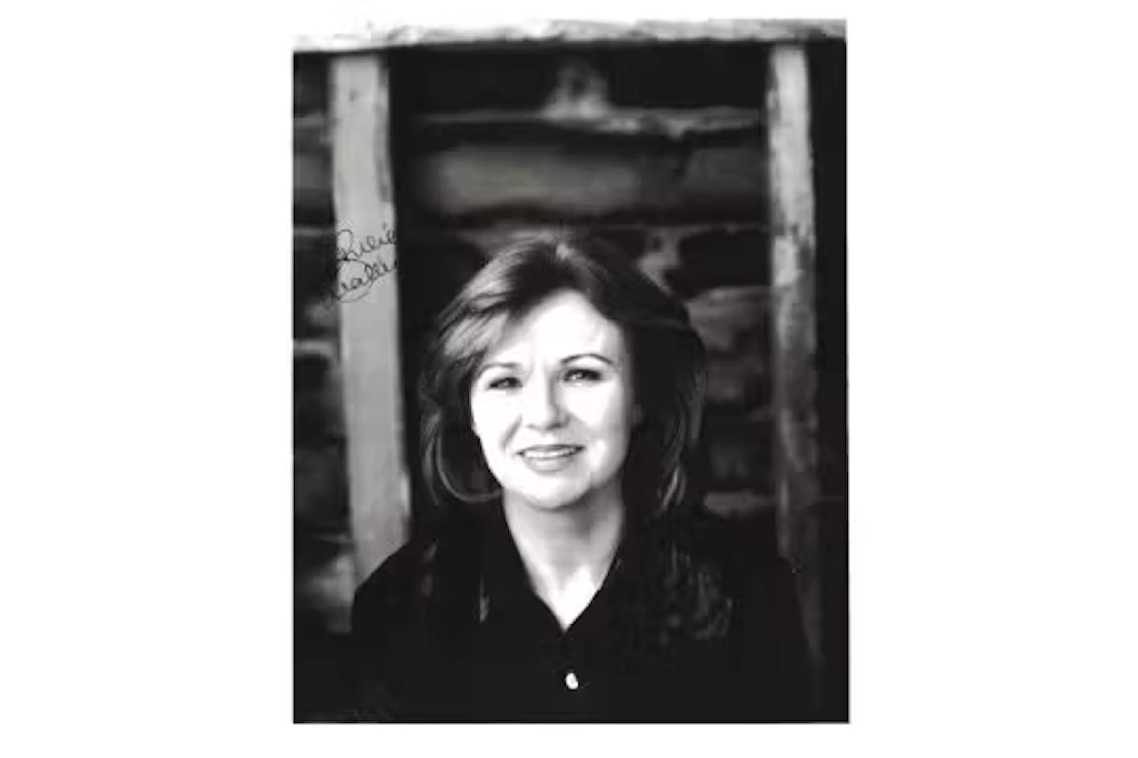 Julie Walters signed 10x8 inch black and white photo. Good condition.
