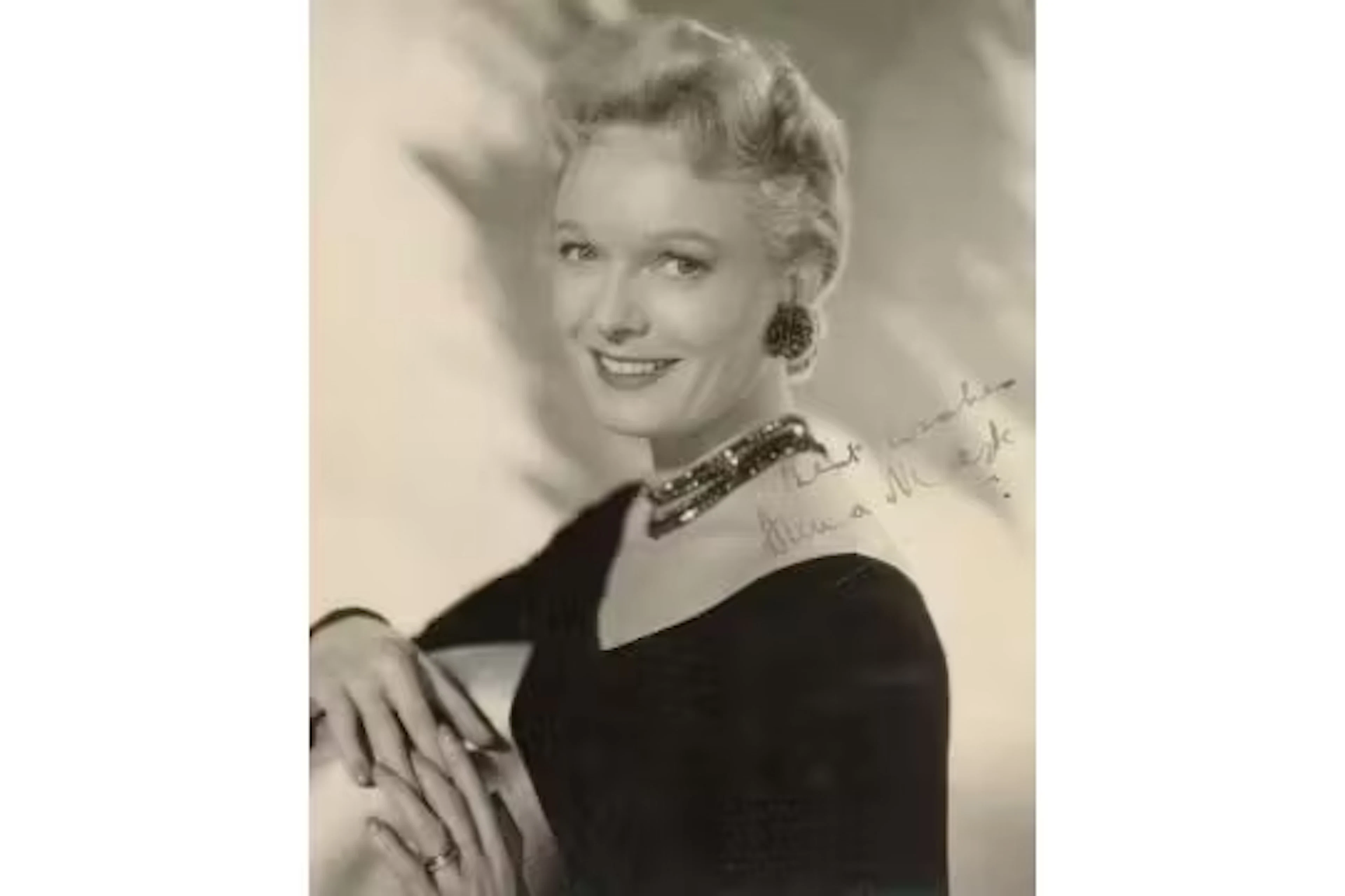 Anna Neagle signed 10x8inch vintage black and white photo. Good condition.