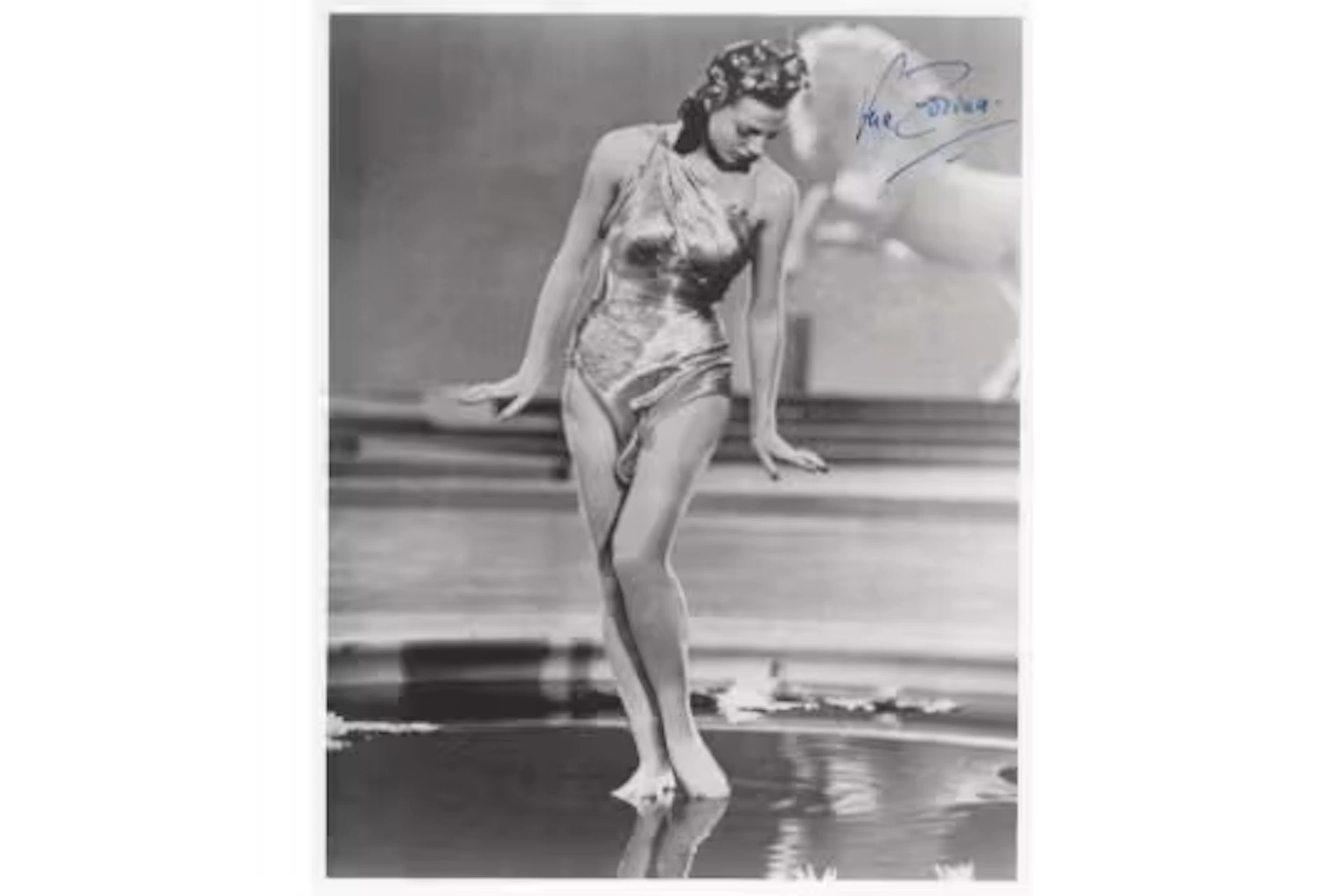 Autographed 10 x 8 Photo - VERA ZORINA : A superb 10 x 8 photograph