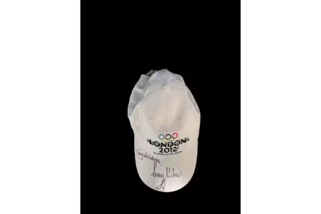 Kelly Holmes signed London 2012 Candidate City Baseball cap in display