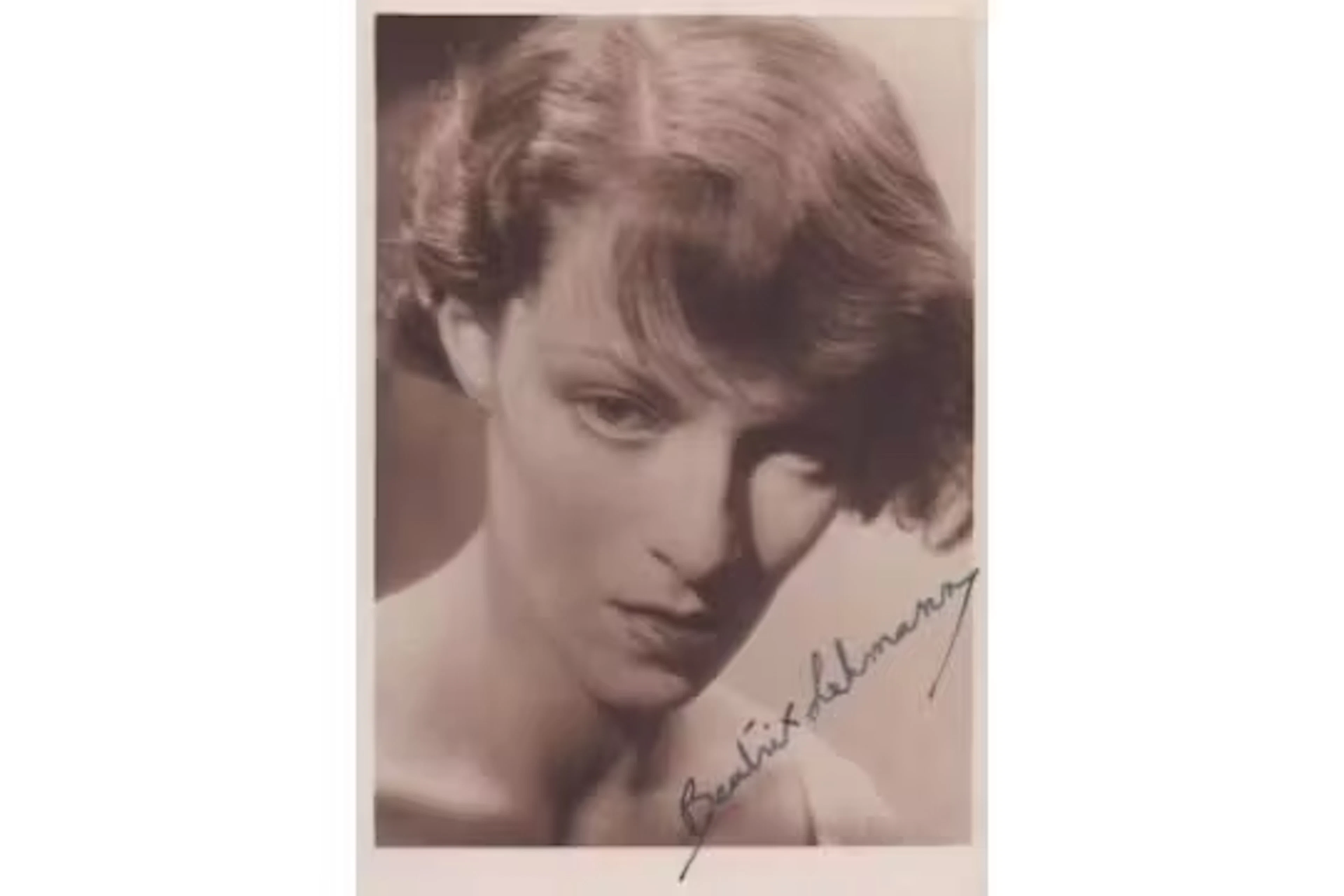 Beatrix Lehmann signed 6x4inch vintage black and white photo. Good
