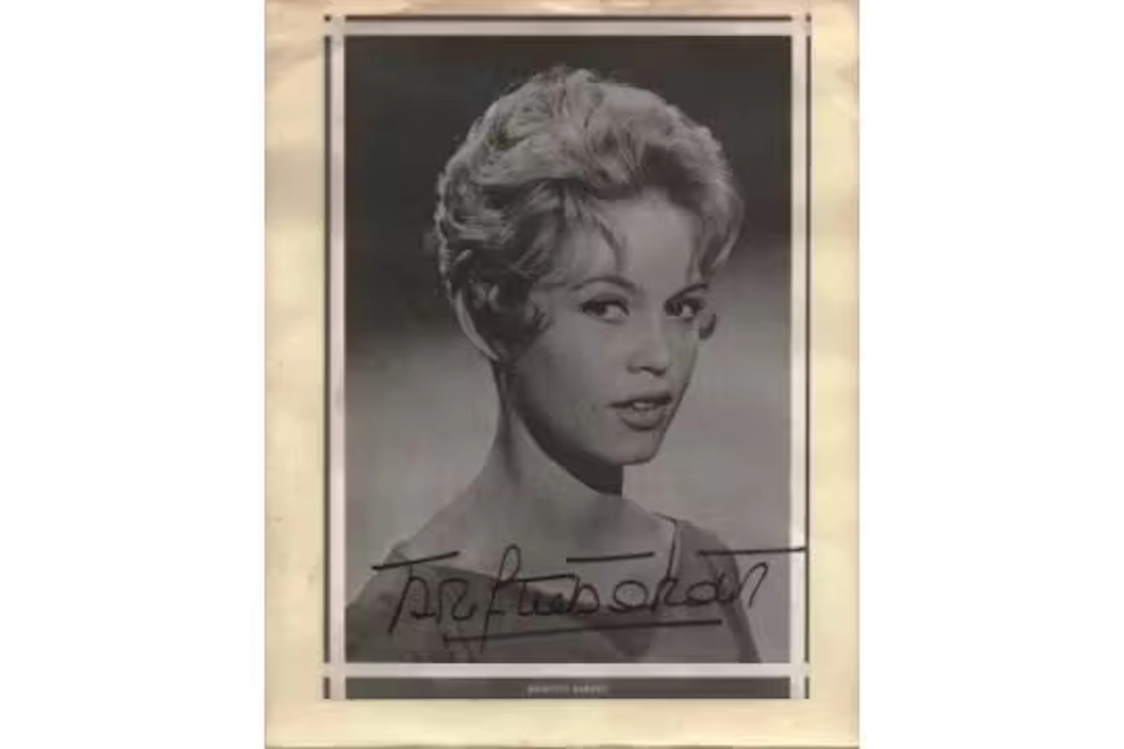 BRIGITTE BARDOT Actress signed 8x10 Picture . Good condition. All