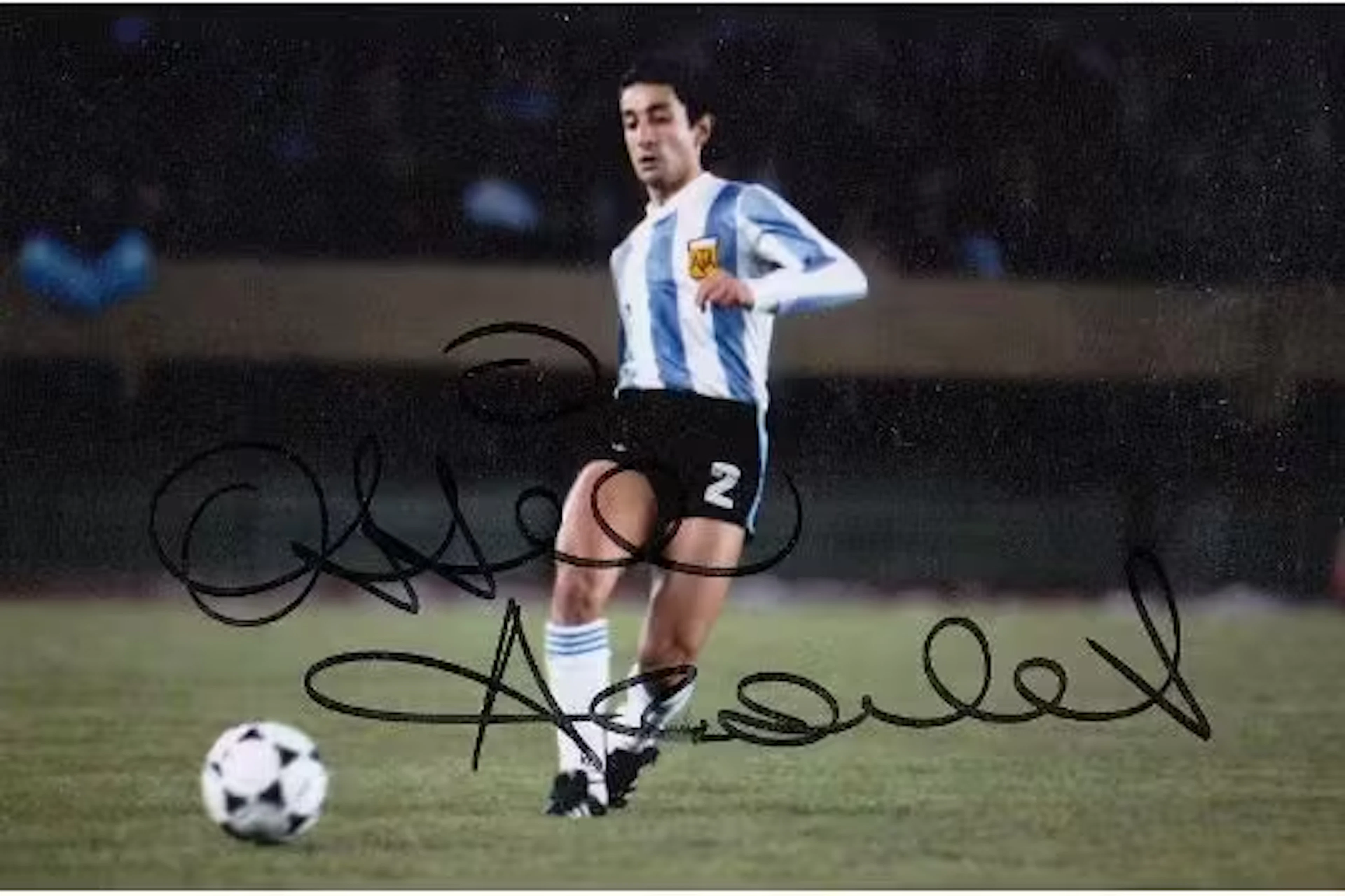 Autographed OSSIE ARDILES 6 x 4 Photo : Col, depicting Argentinean