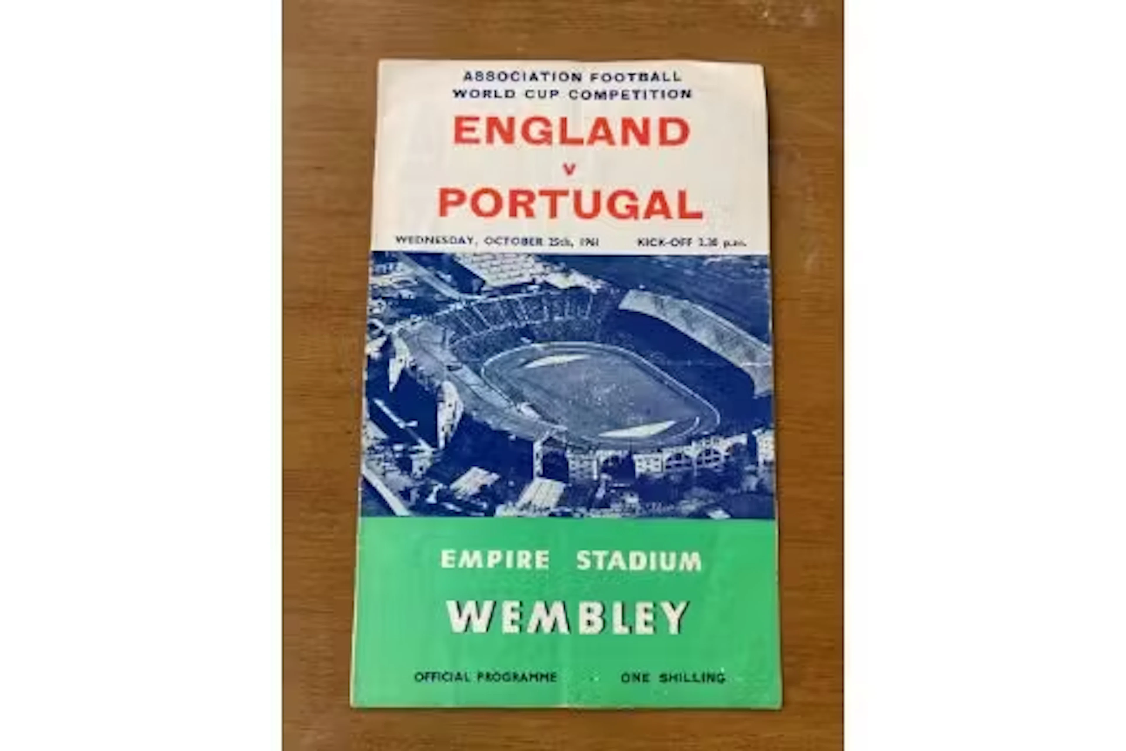 Football legend Eusebio Hand Signed vintage 1961 Programme vs England.
