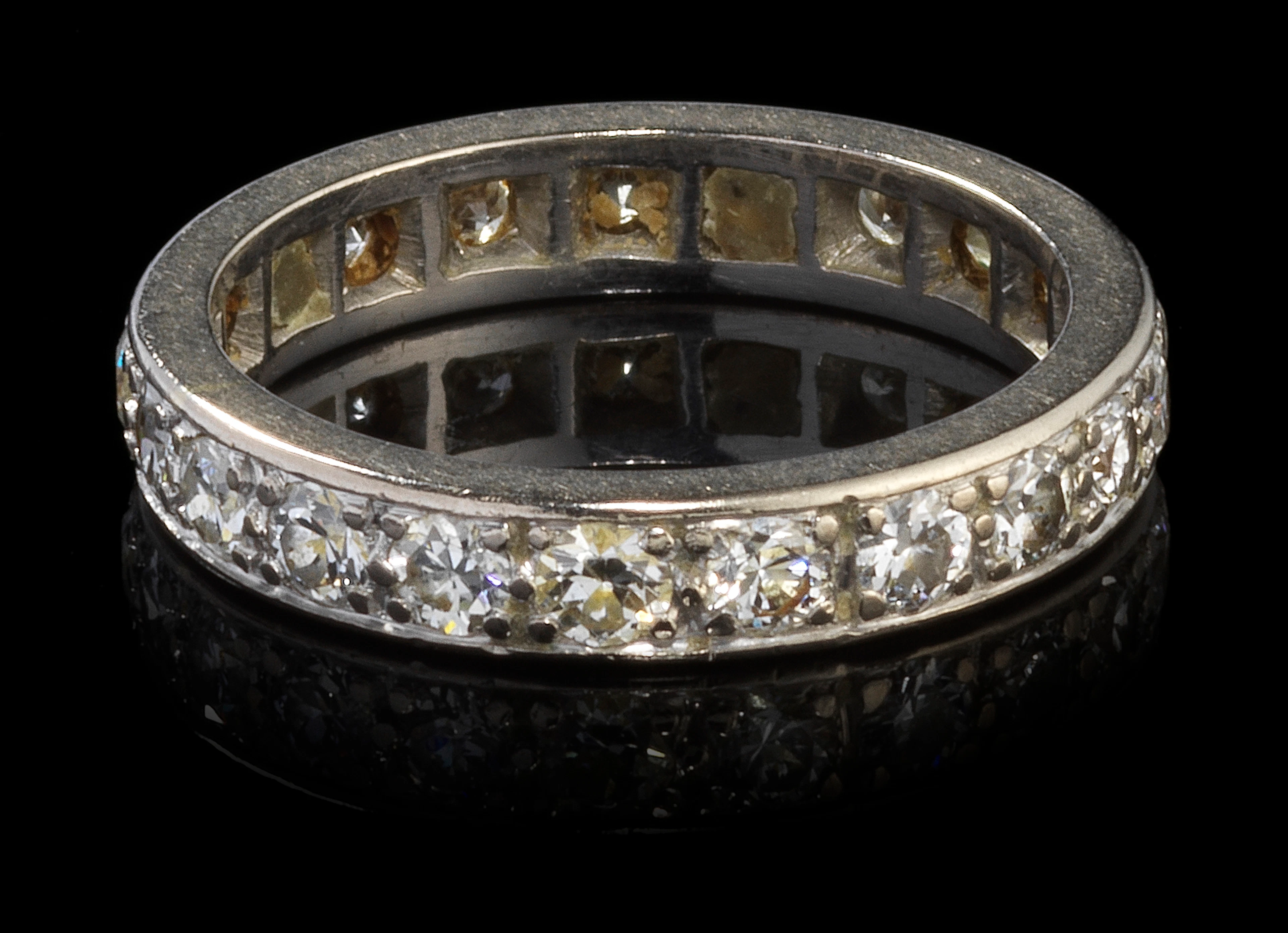 Bague-anneau tour complet serti de diamants (total env. 1 ct)