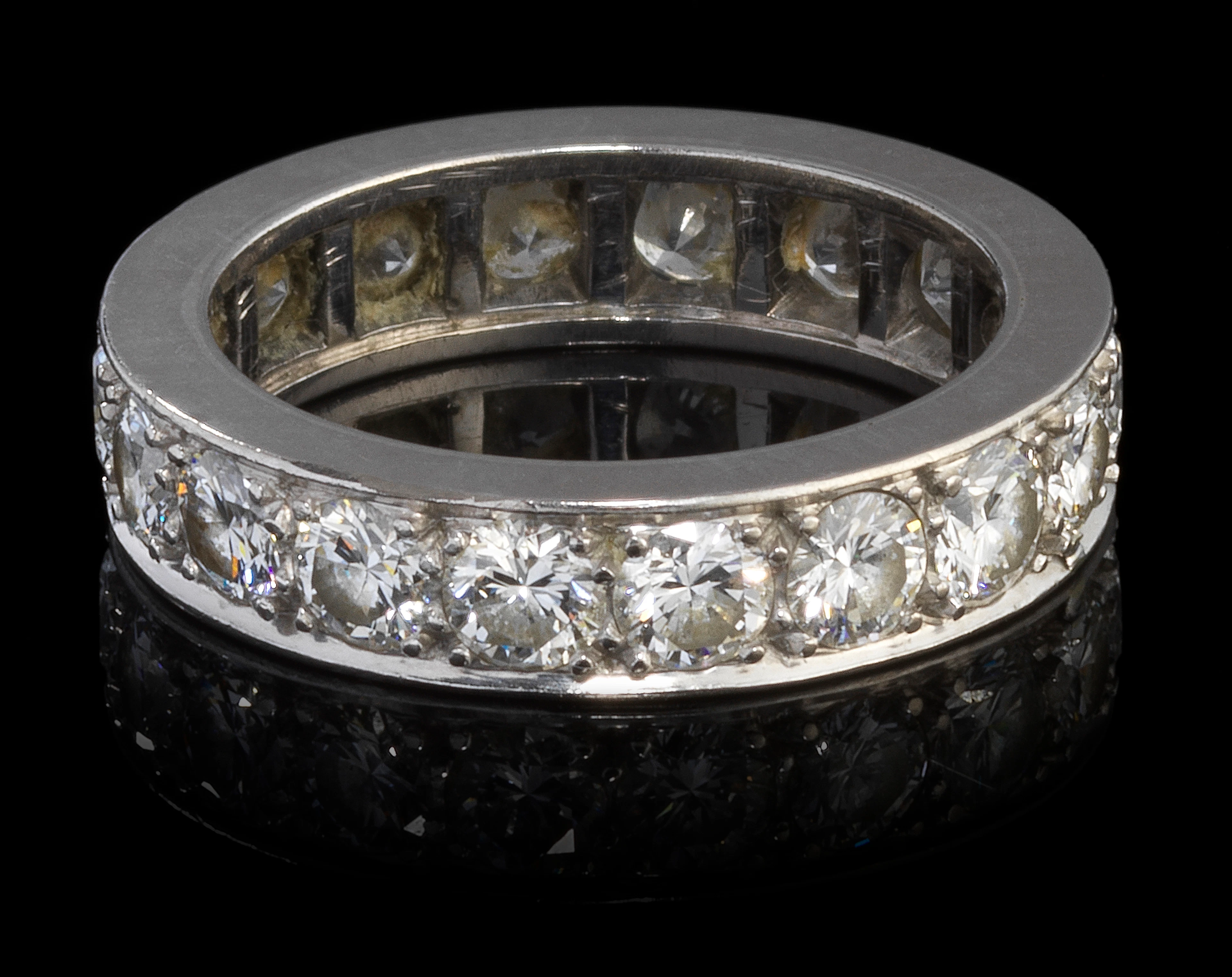 Bague-anneau tour complet serti de diamants (total env. 3 ct)