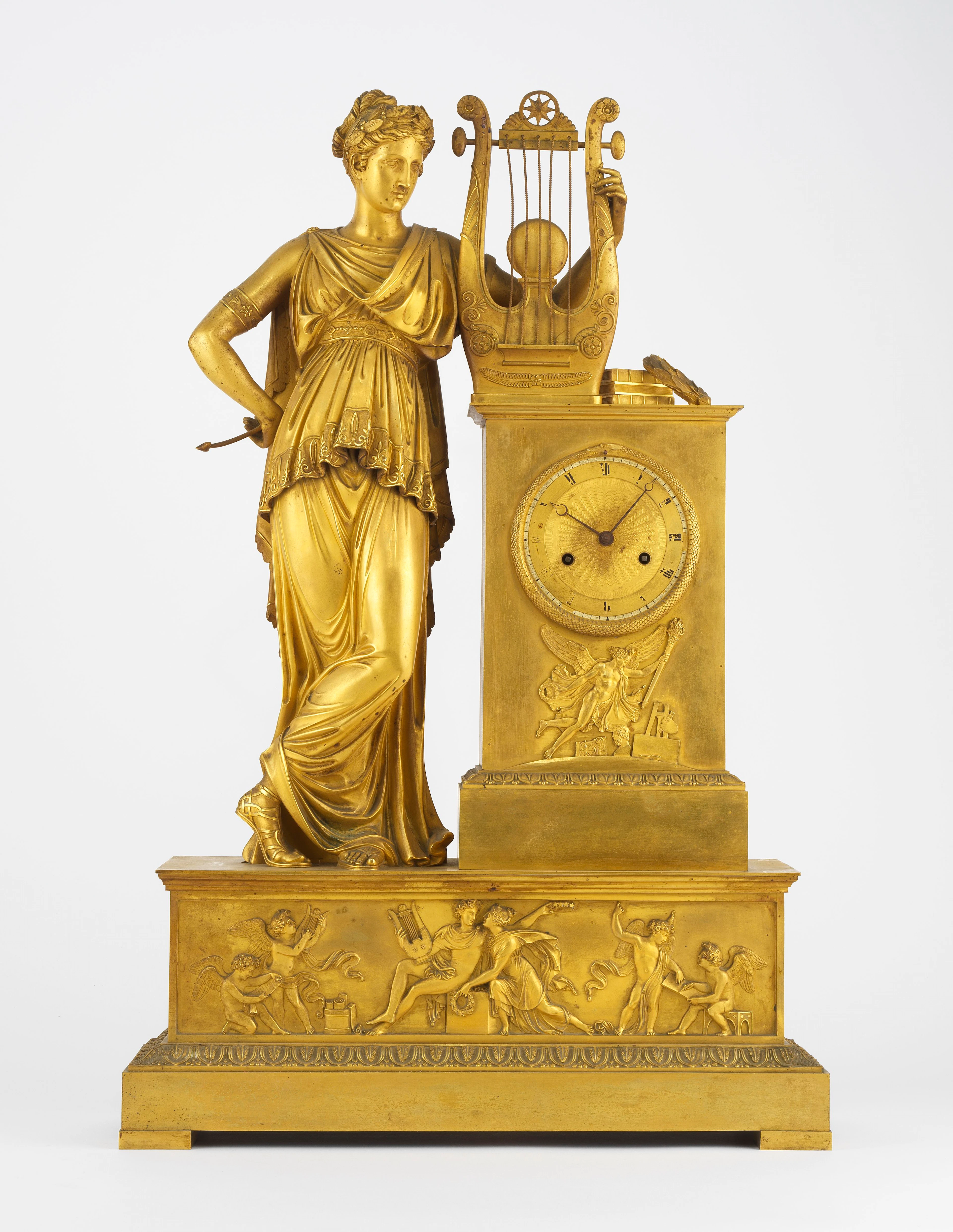 Pendule d'époque néoclassique surmontée de la muse Terpsichore, premier