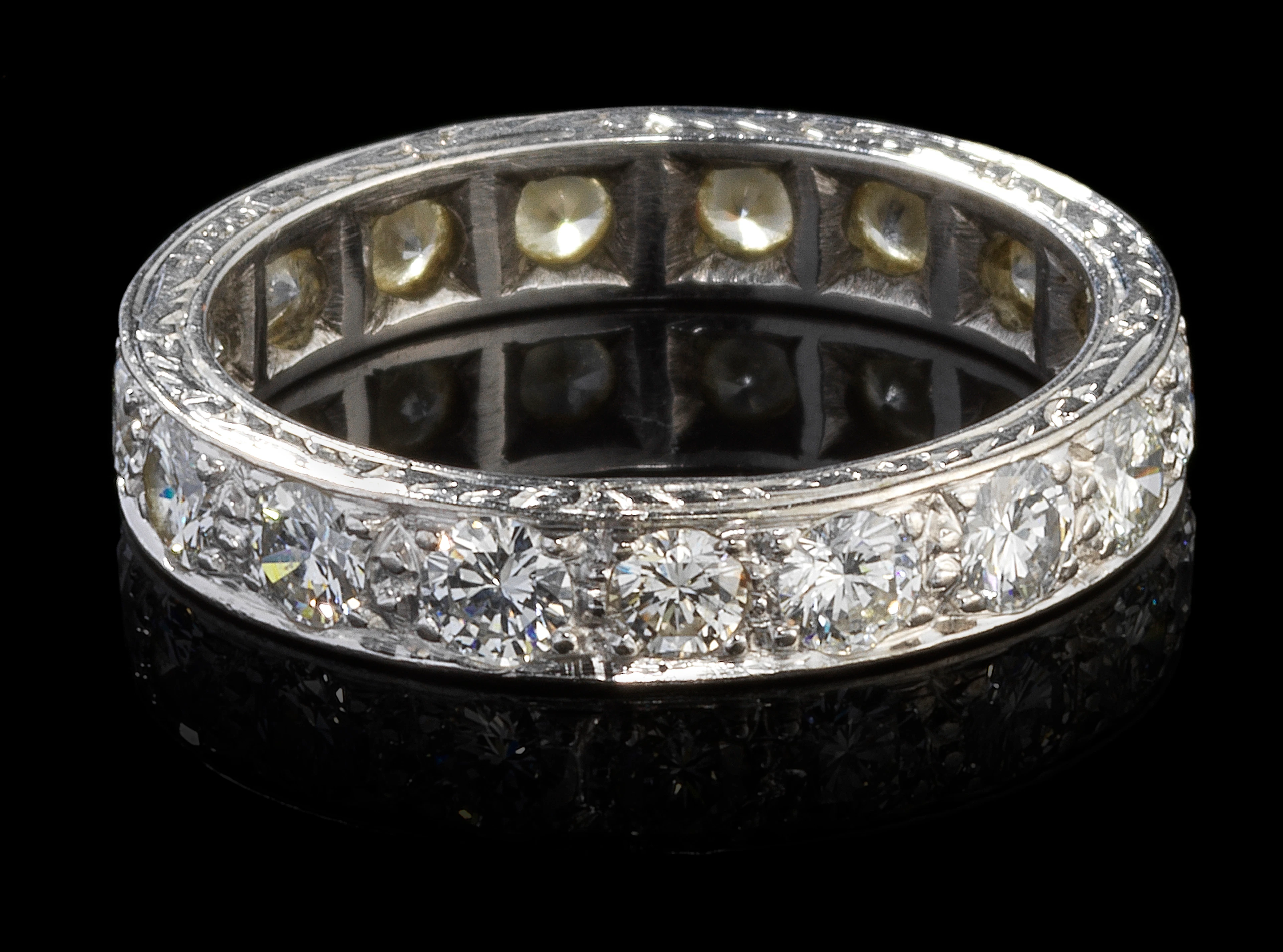 Anneau tour complet serti de diamants (env. 1,5 ct)