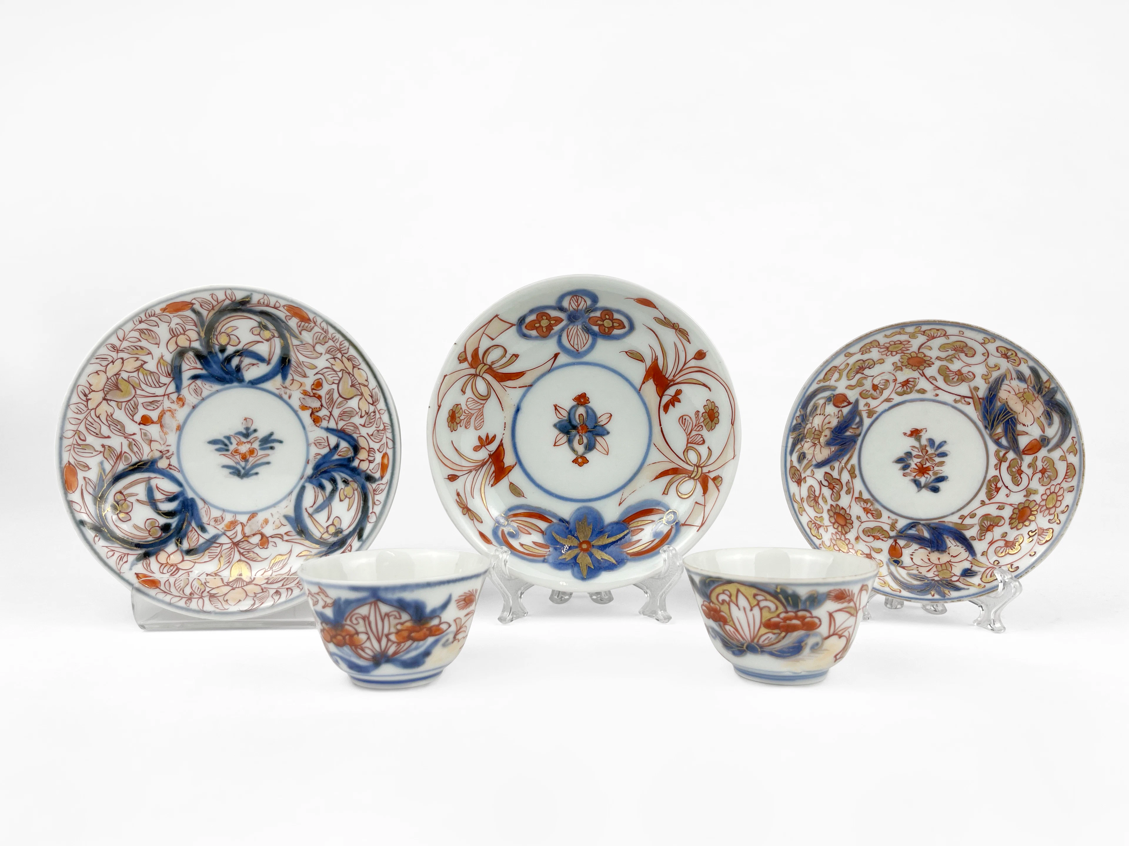 Cinq sous-tasses et deux petites tasses Imari, Chine, XVIIIe s