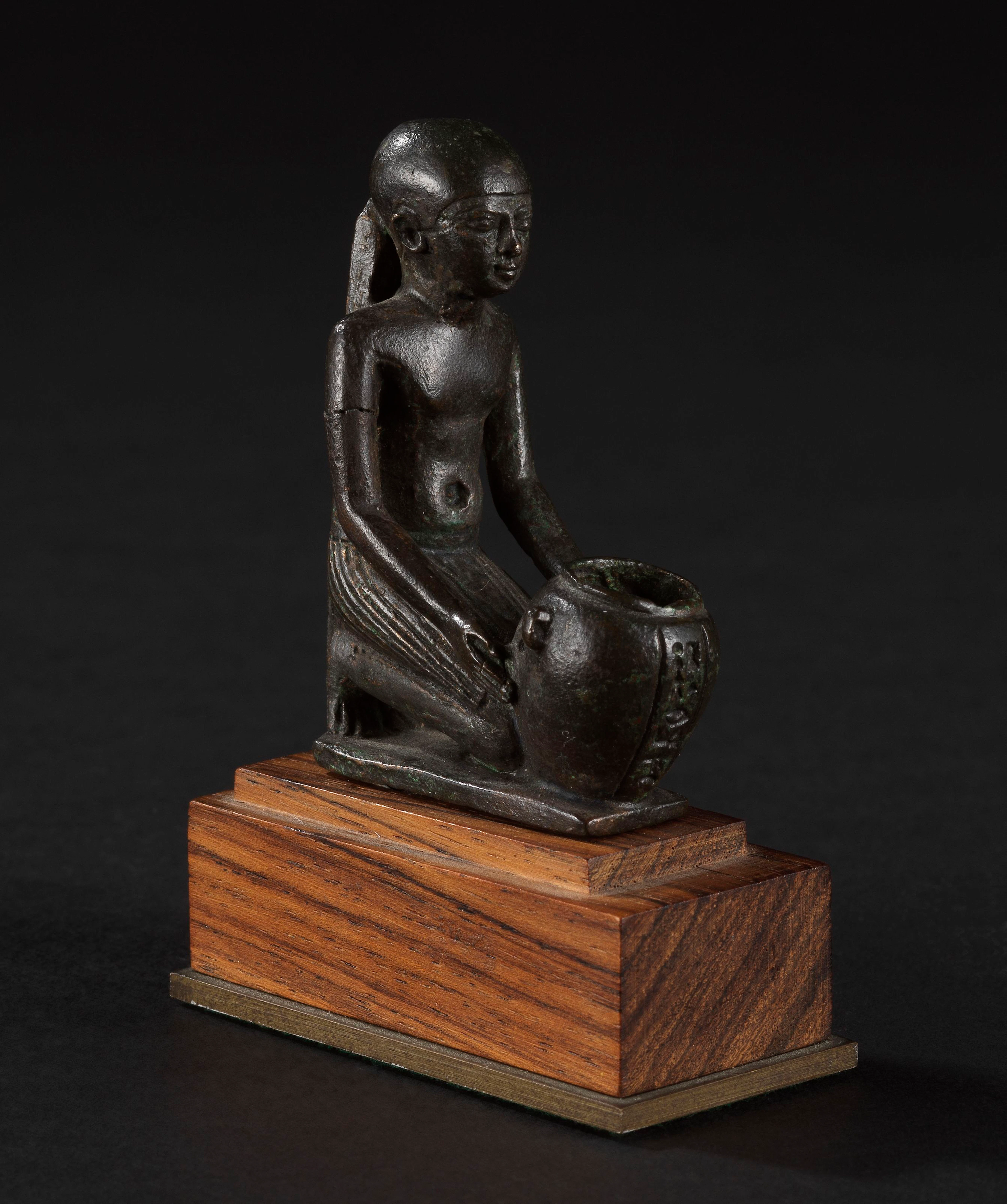 Statuette de prêtre agenouillé, Egypte, période intermédiaire ou XXVIe dynastie