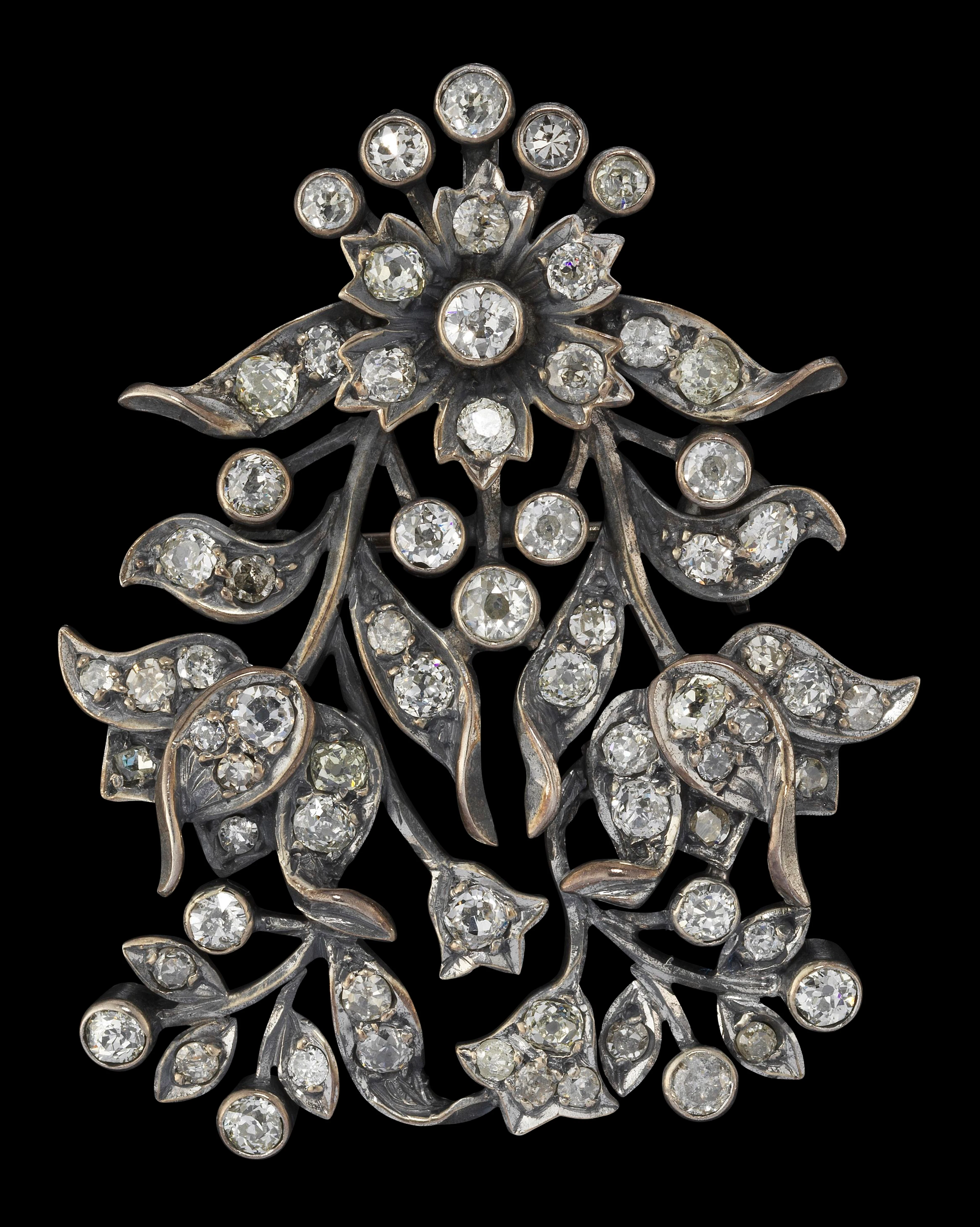 Broche-pendentif à motif floral pavée de diamants