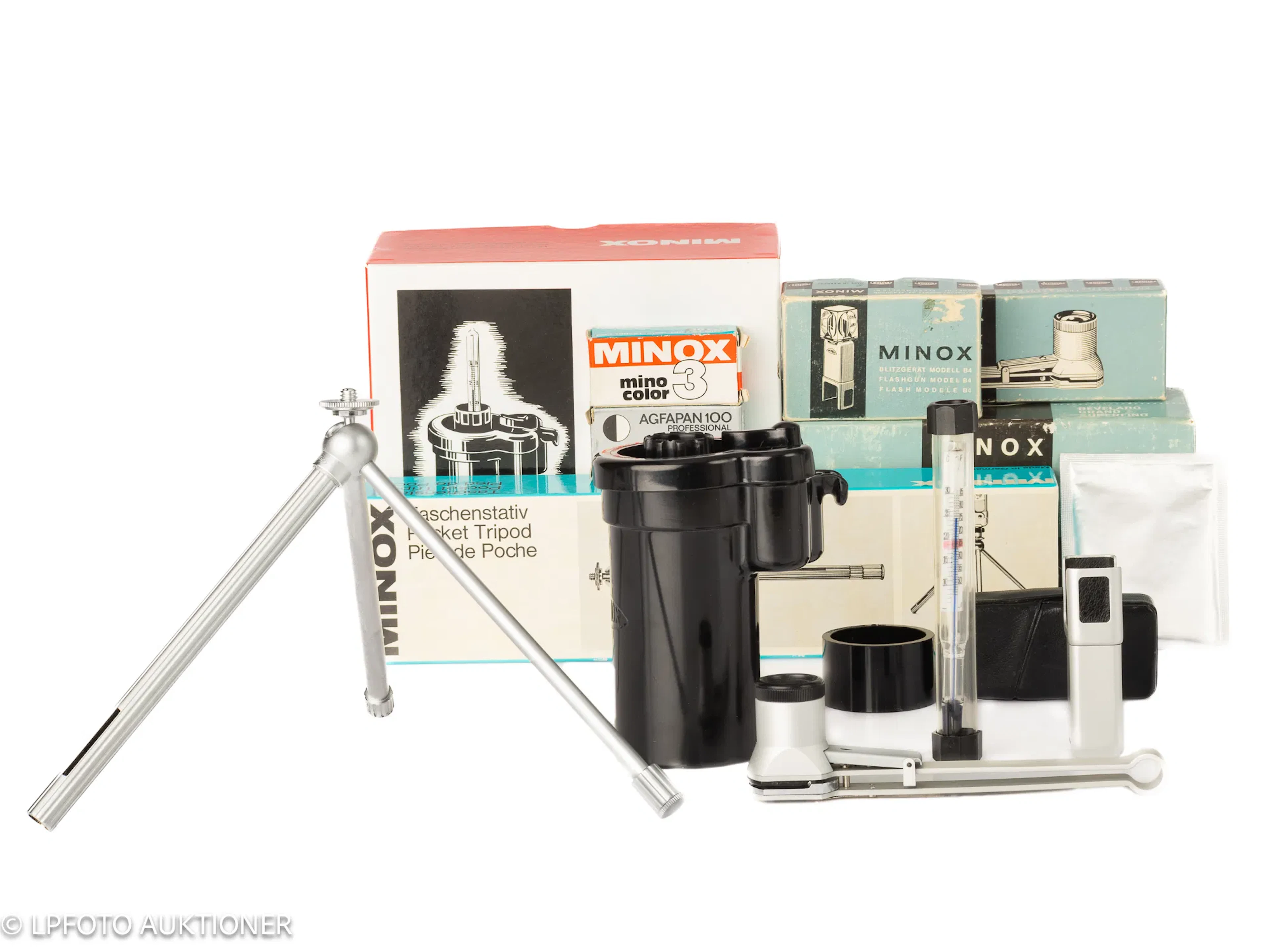 Lot with Minox Accessories