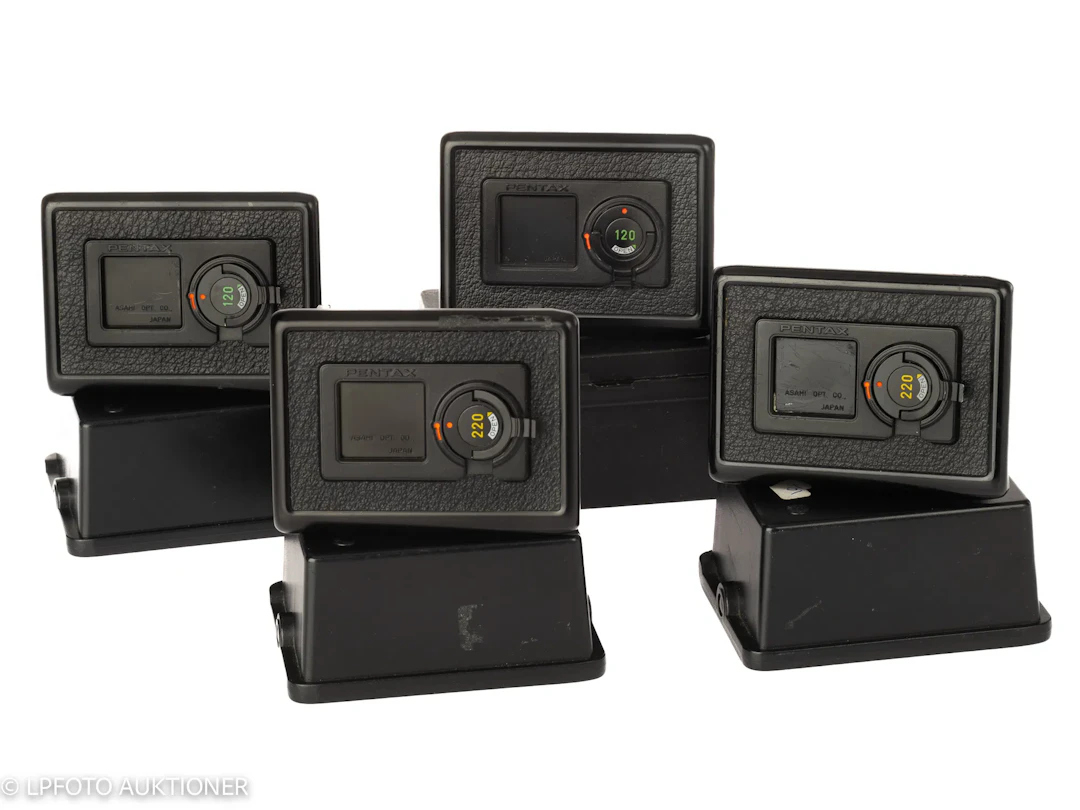 Lot with 4 Pentax 645 film cassettes
