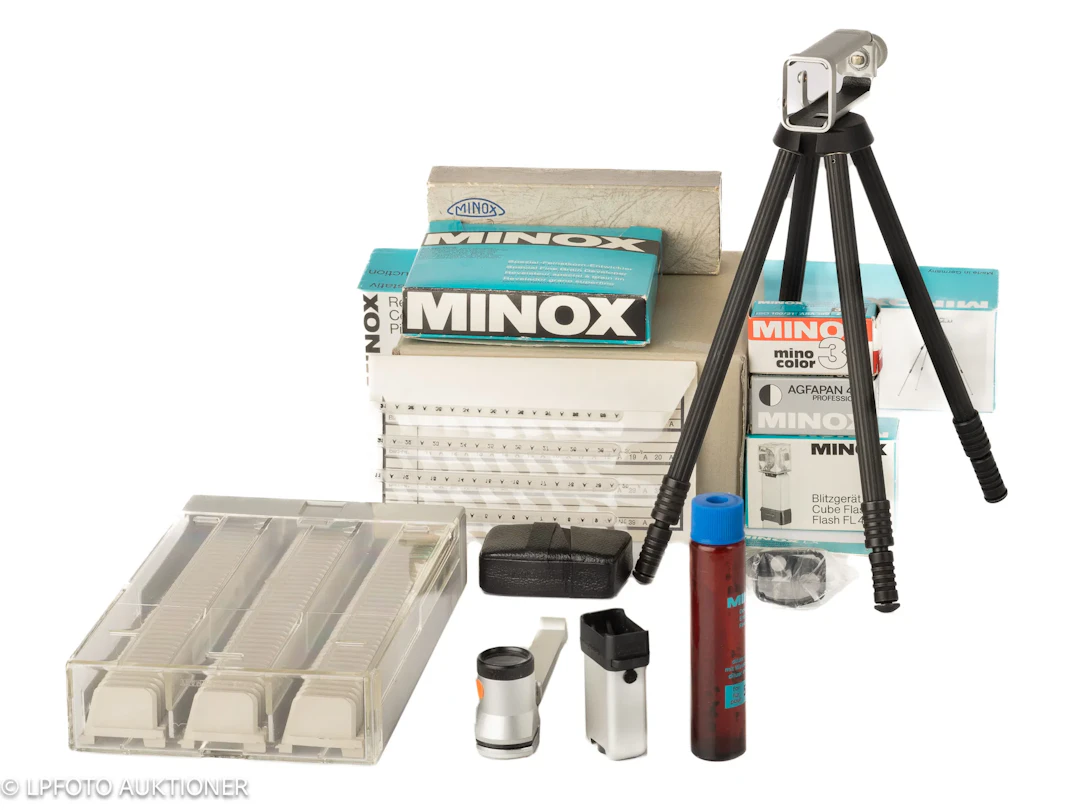 Lot with Minox Accessories