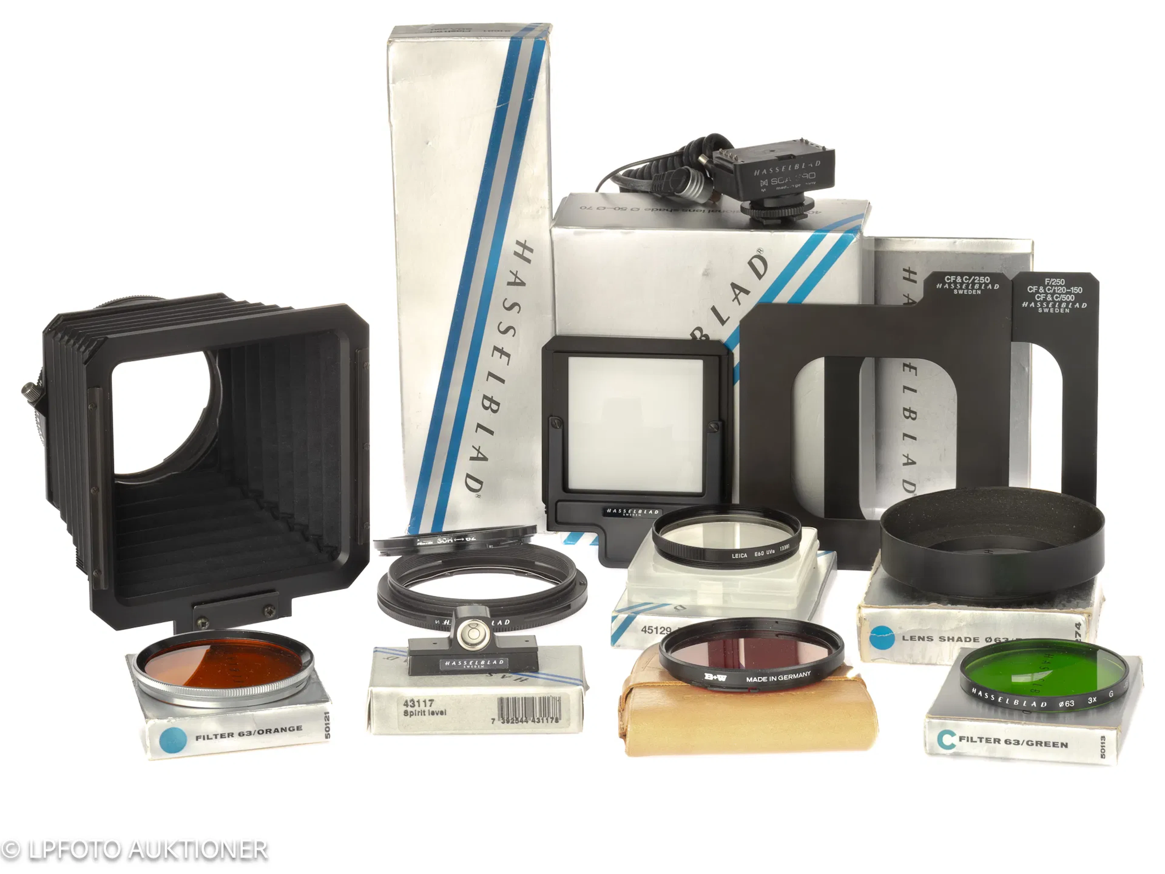 Lot with Hasselblad accessories in boxes