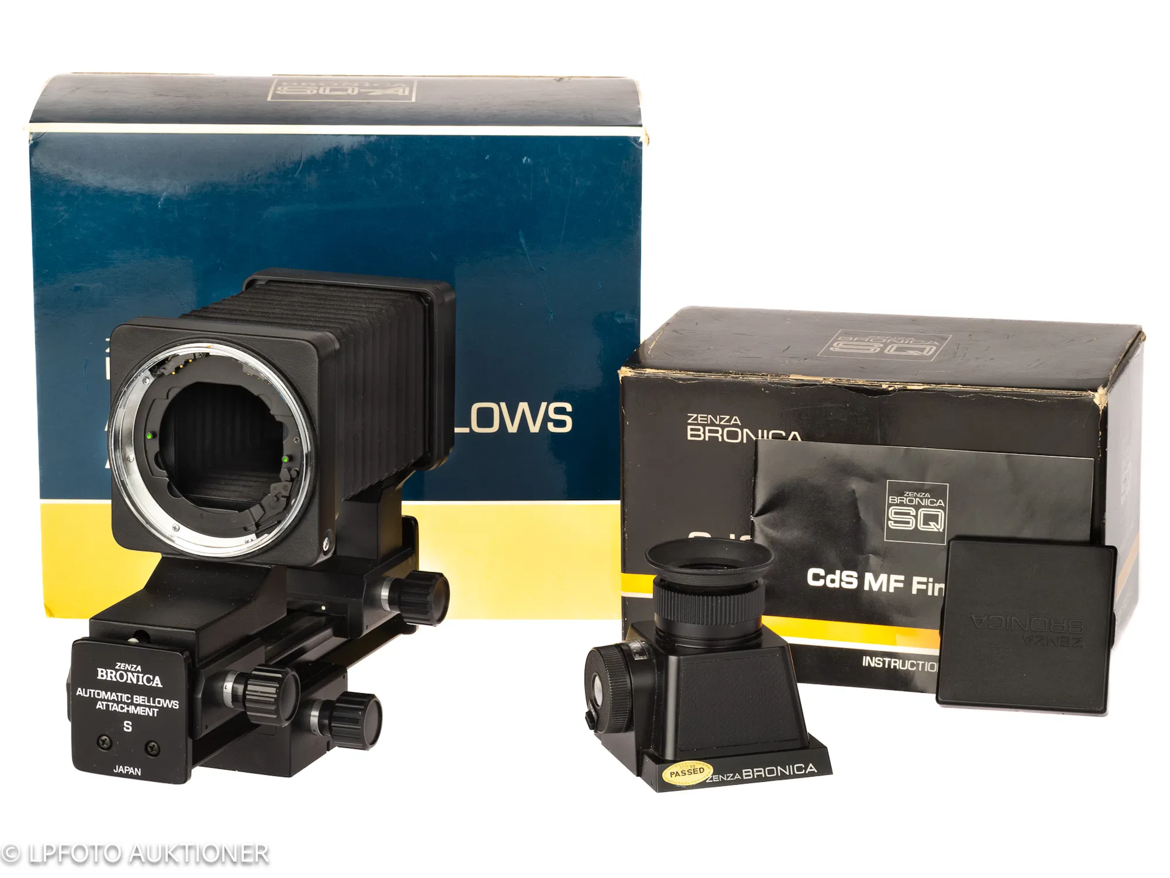 Lot with Zenza Bronica Accessories