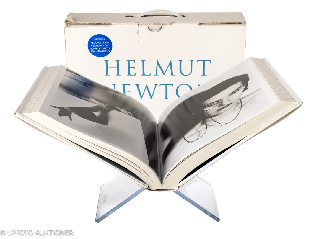 Helmut Newton SUMO with plexi stand