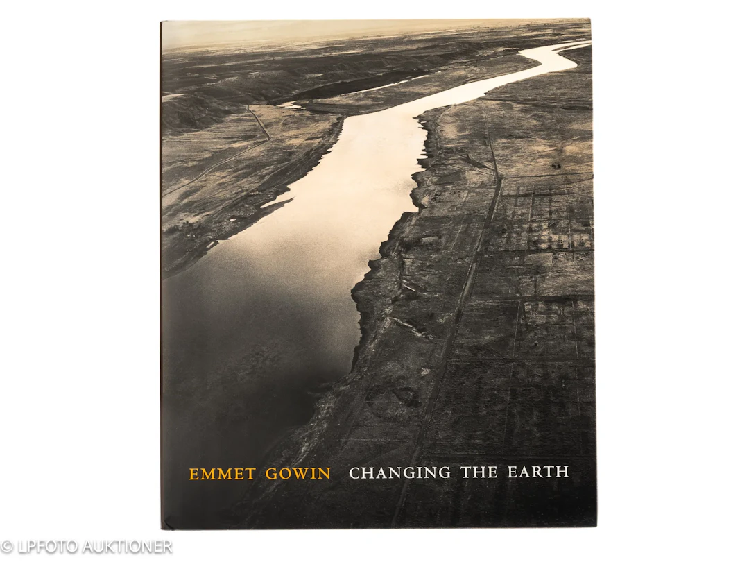 Emmet Gowin. Changing the Earth