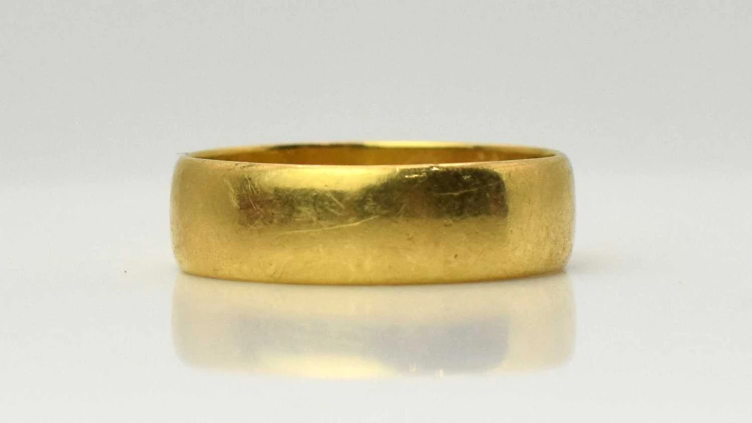 A 22ct yellow gold band ring