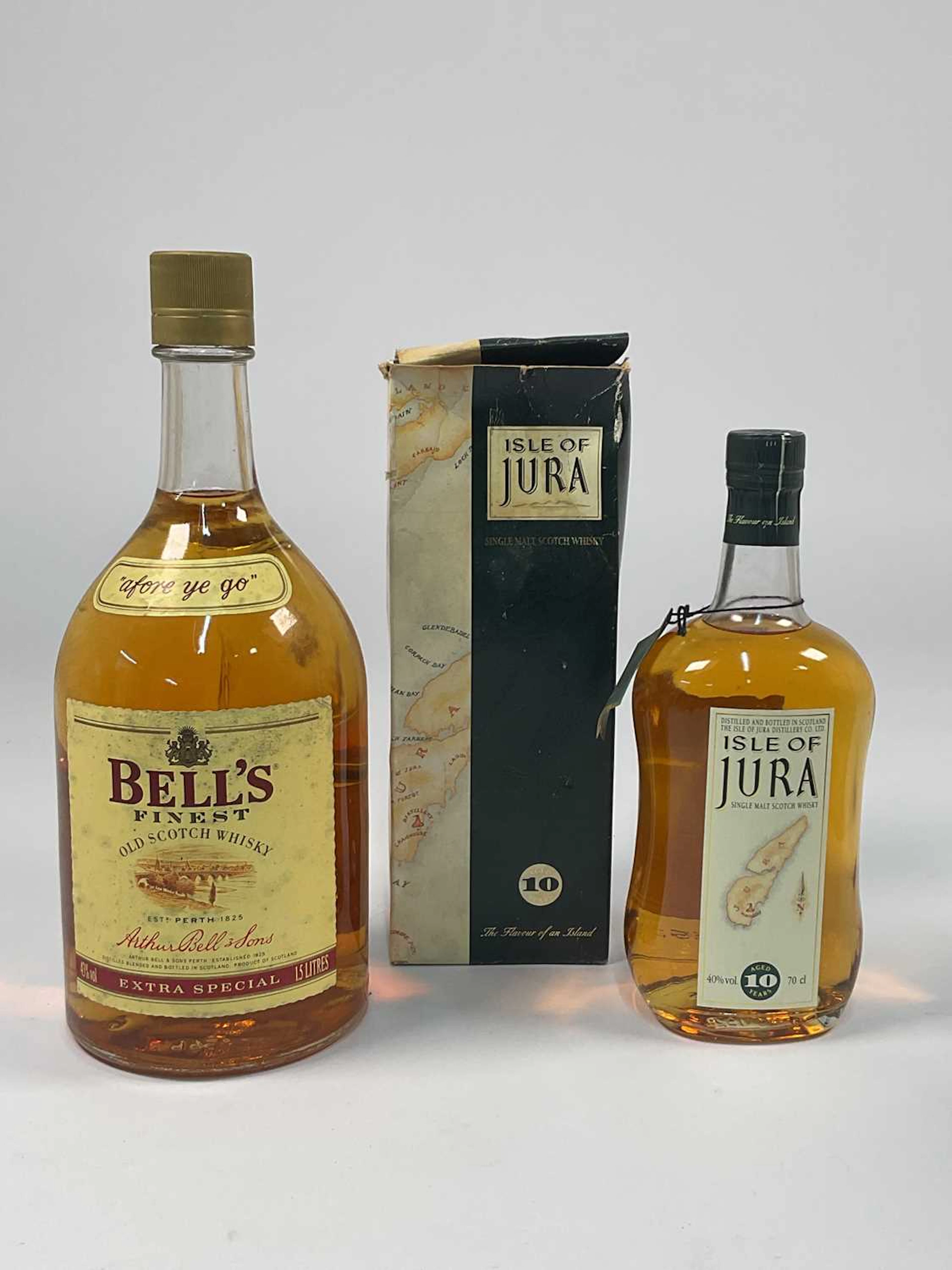 WHISKY; Bell's extra special Scotch whisky