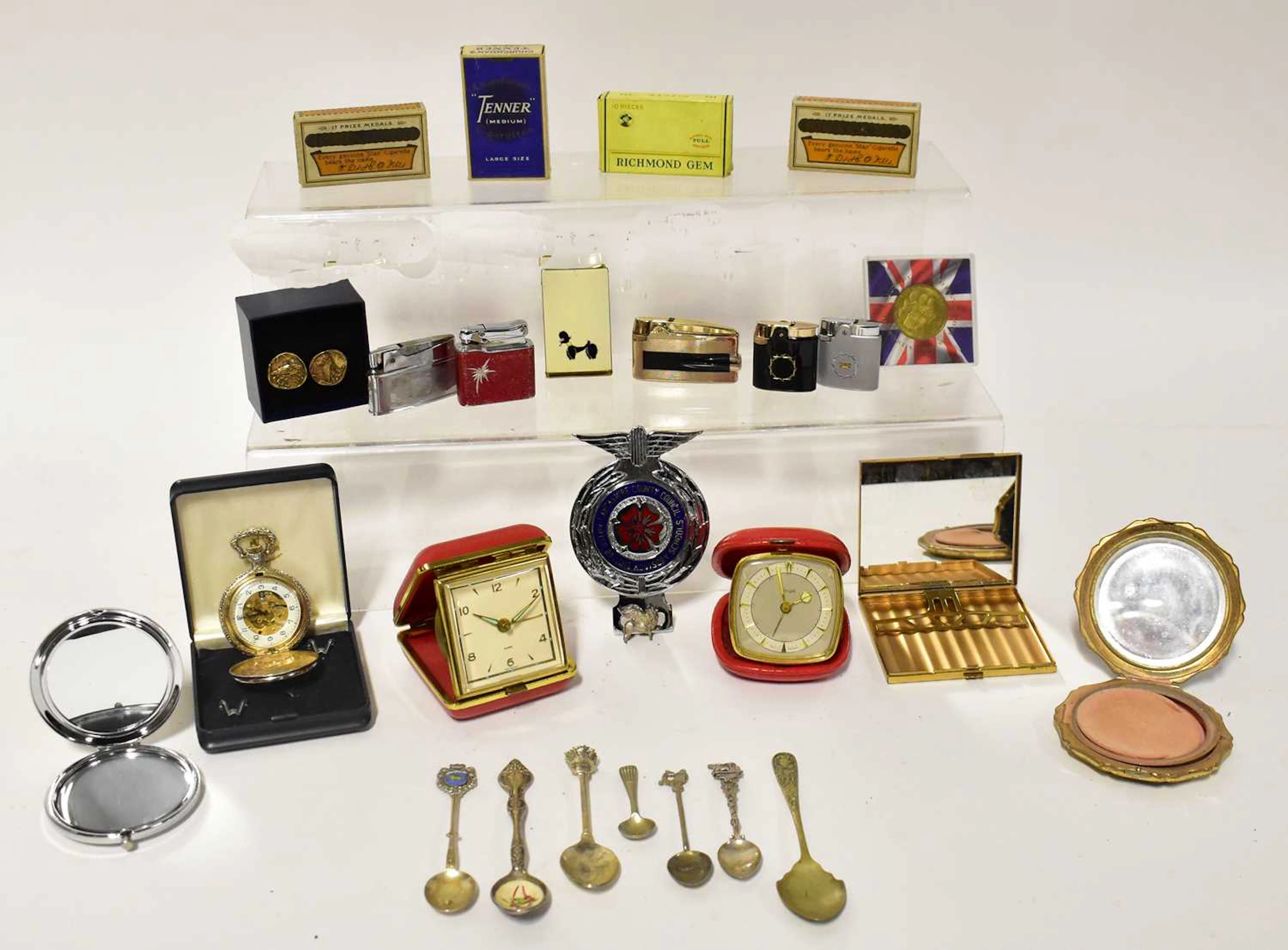 Various collectors' items to include a pair of cufflinks...