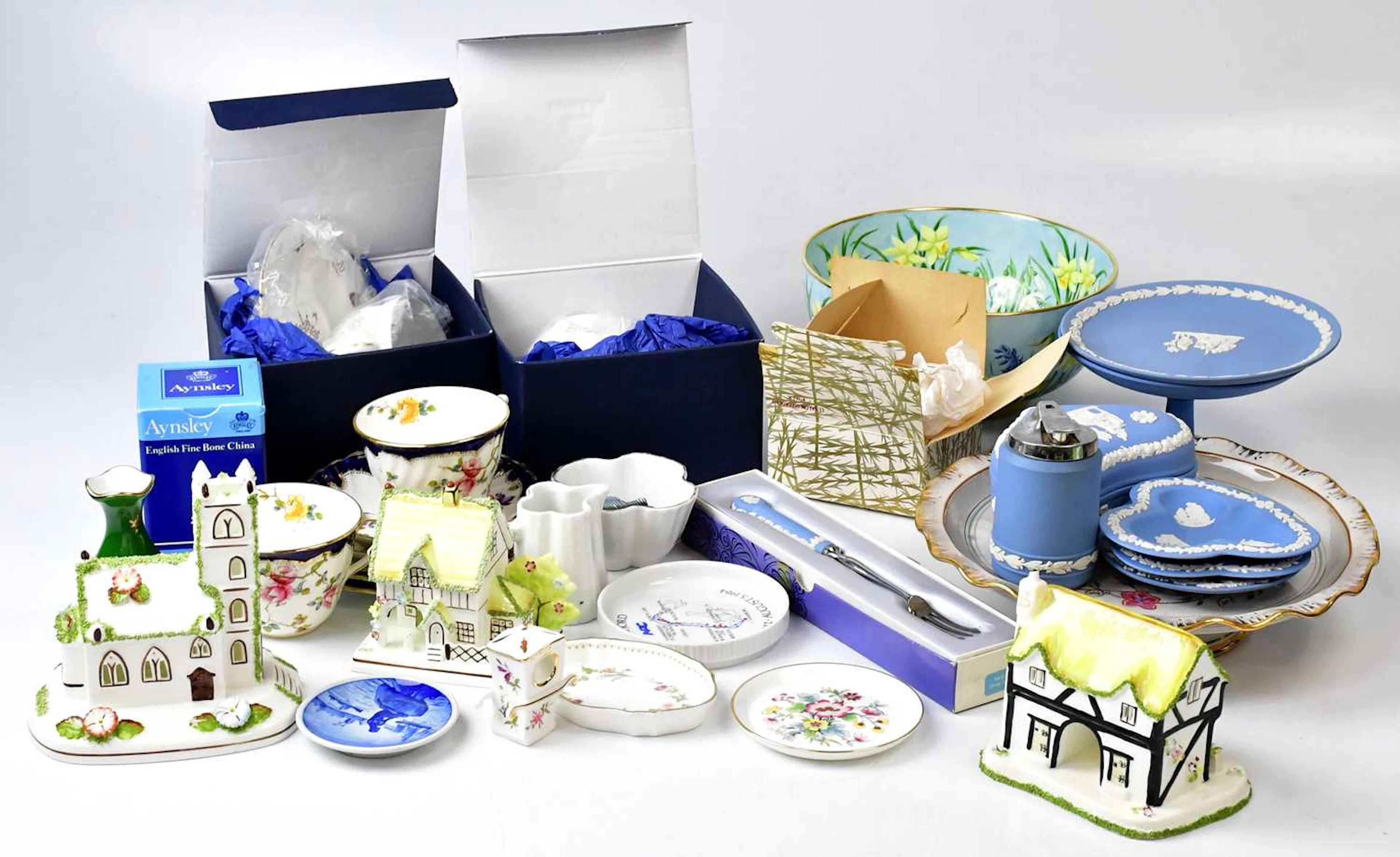 A collection of ceramics including two boxed Halcyon Days...