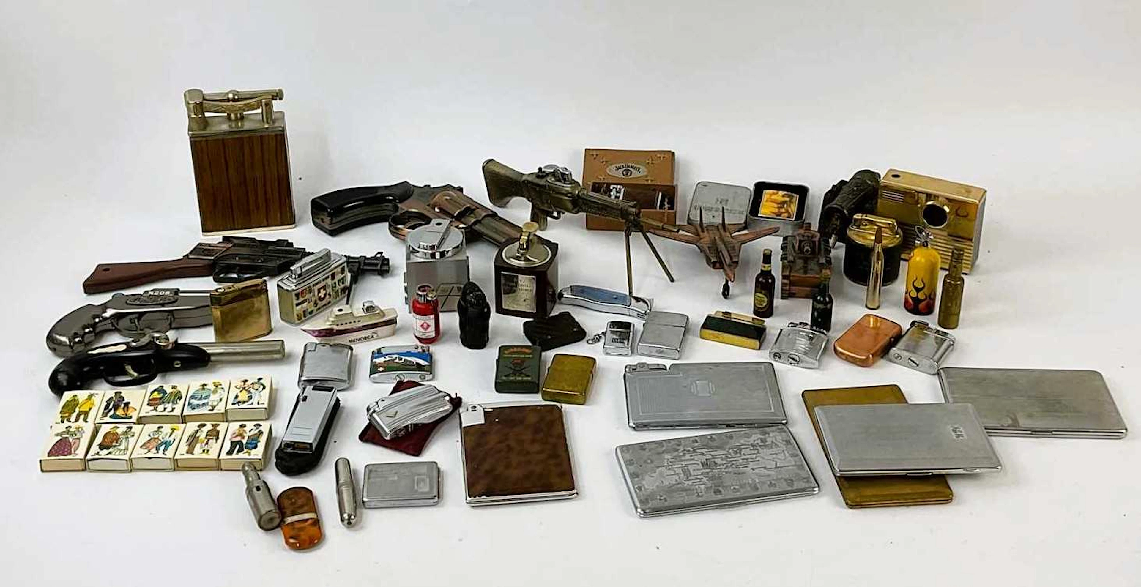 A quantity of smoking related items