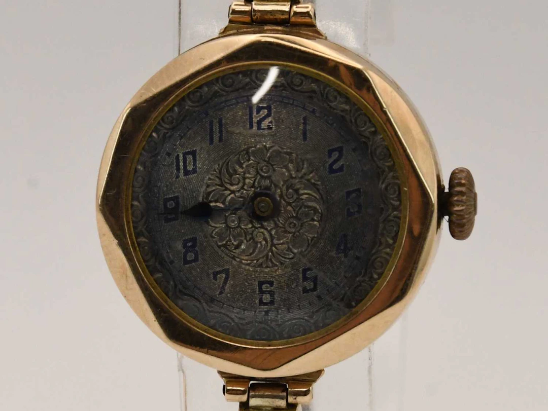 A vintage 9ct yellow gold cased lady's wristwatch