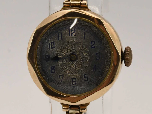 A vintage 9ct yellow gold cased lady's wristwatch