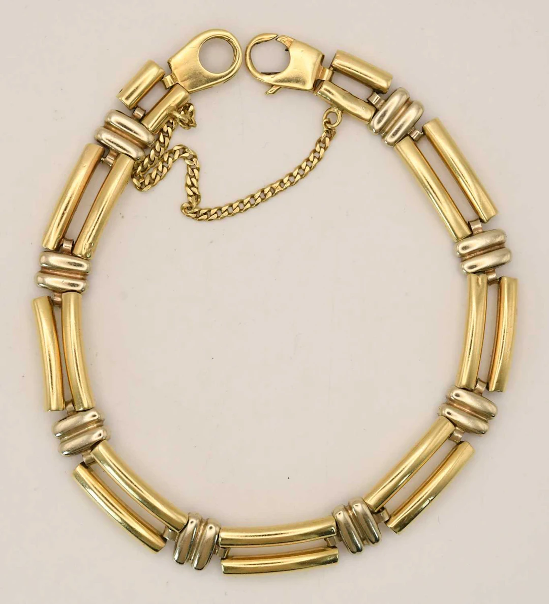 A 14ct yellow gold bracelet