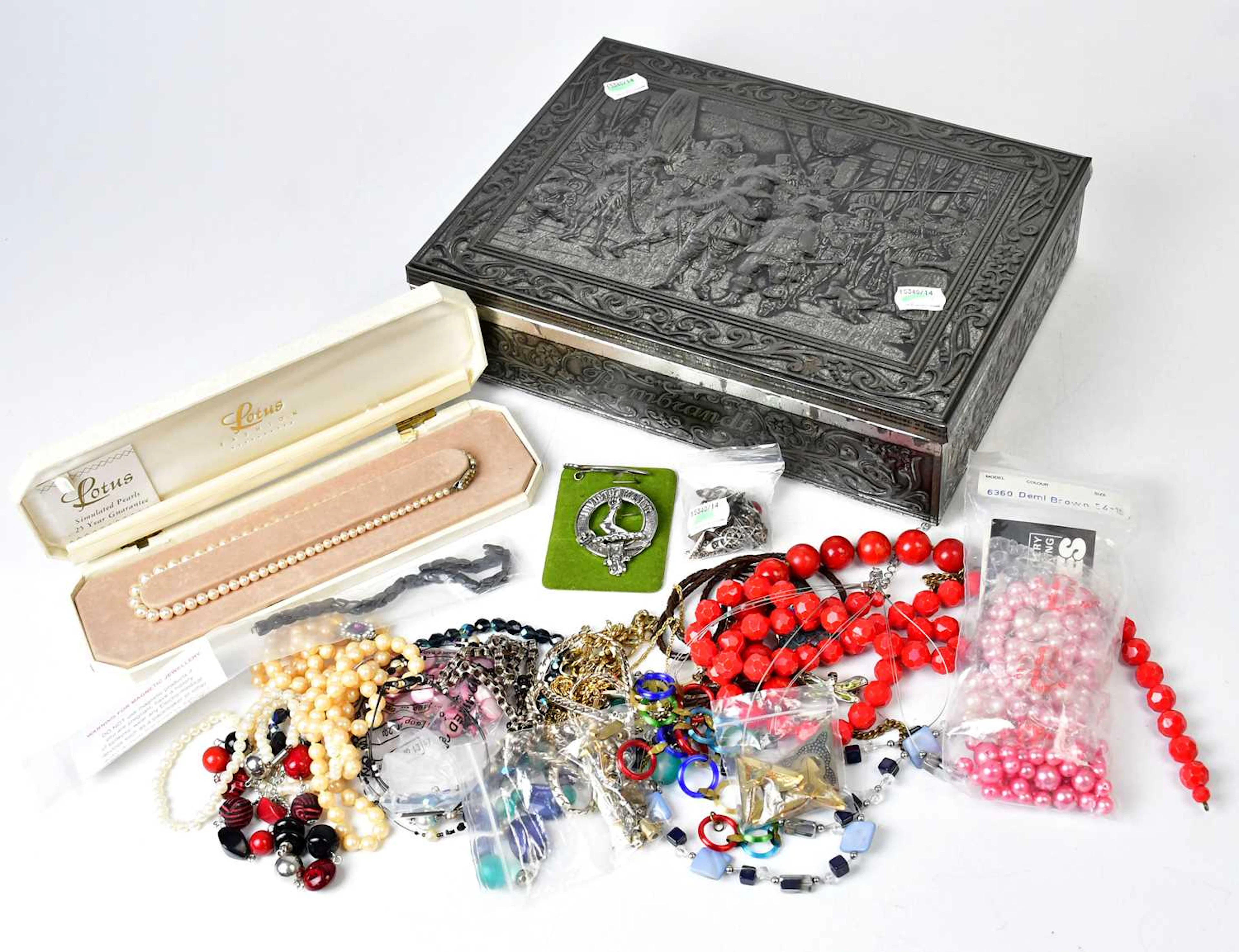 A quantity of vintage costume jewellery