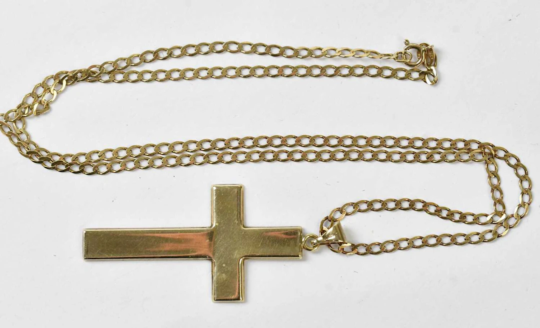A large 9ct yellow gold cross pendant
