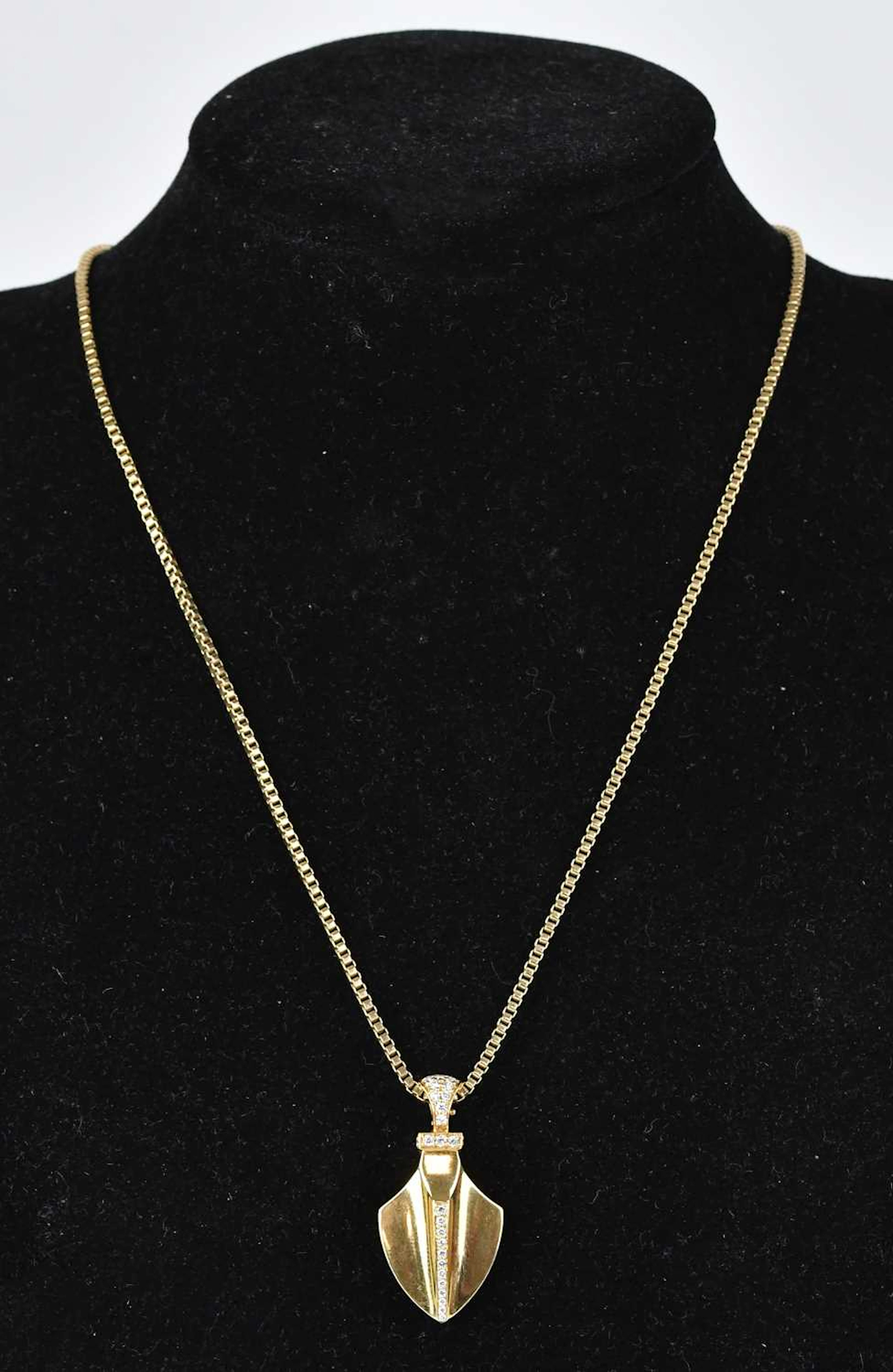 THEO FENNELL; an 18ct yellow gold diamond set quiver pendant