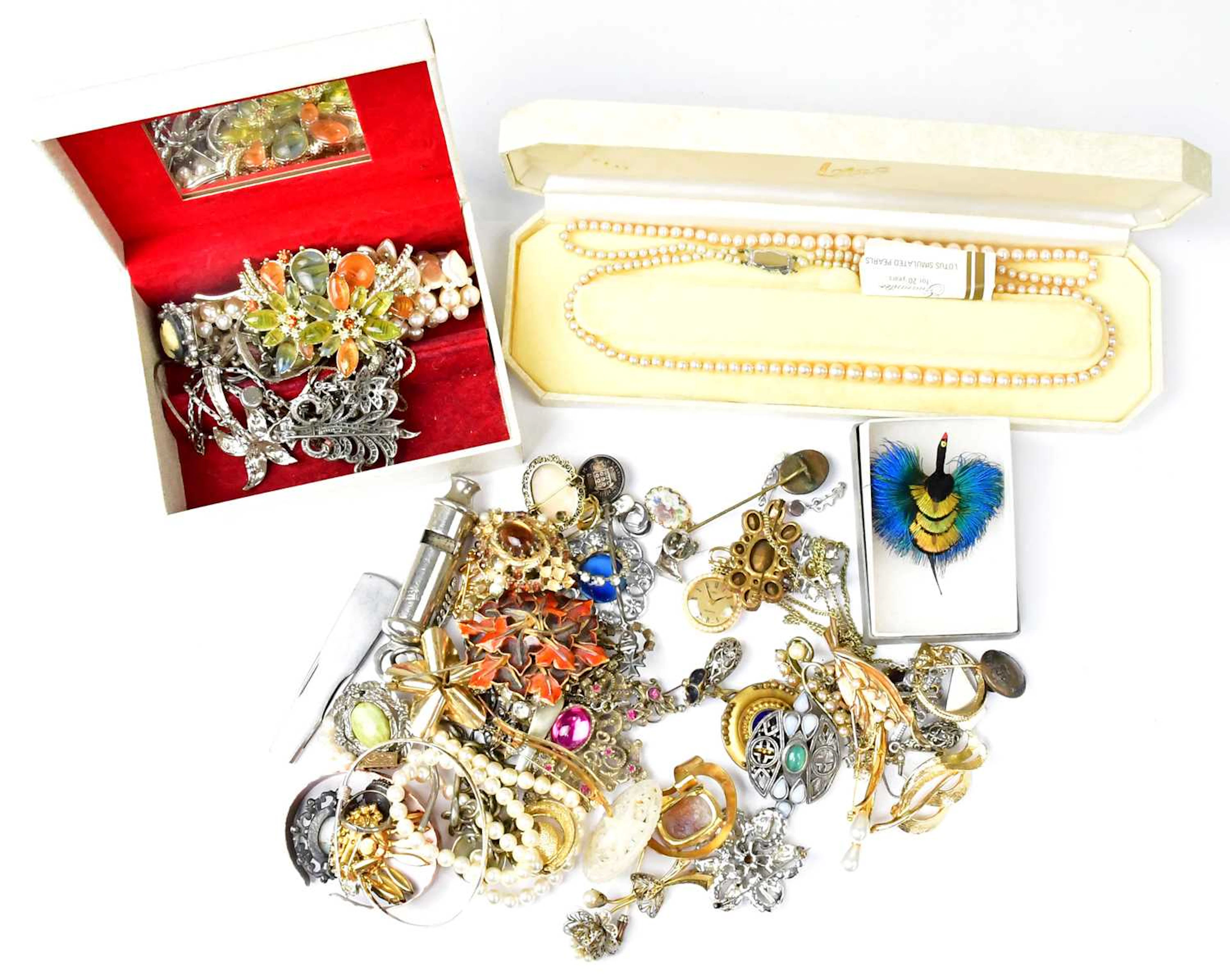 A quantity of vintage costume jewellery