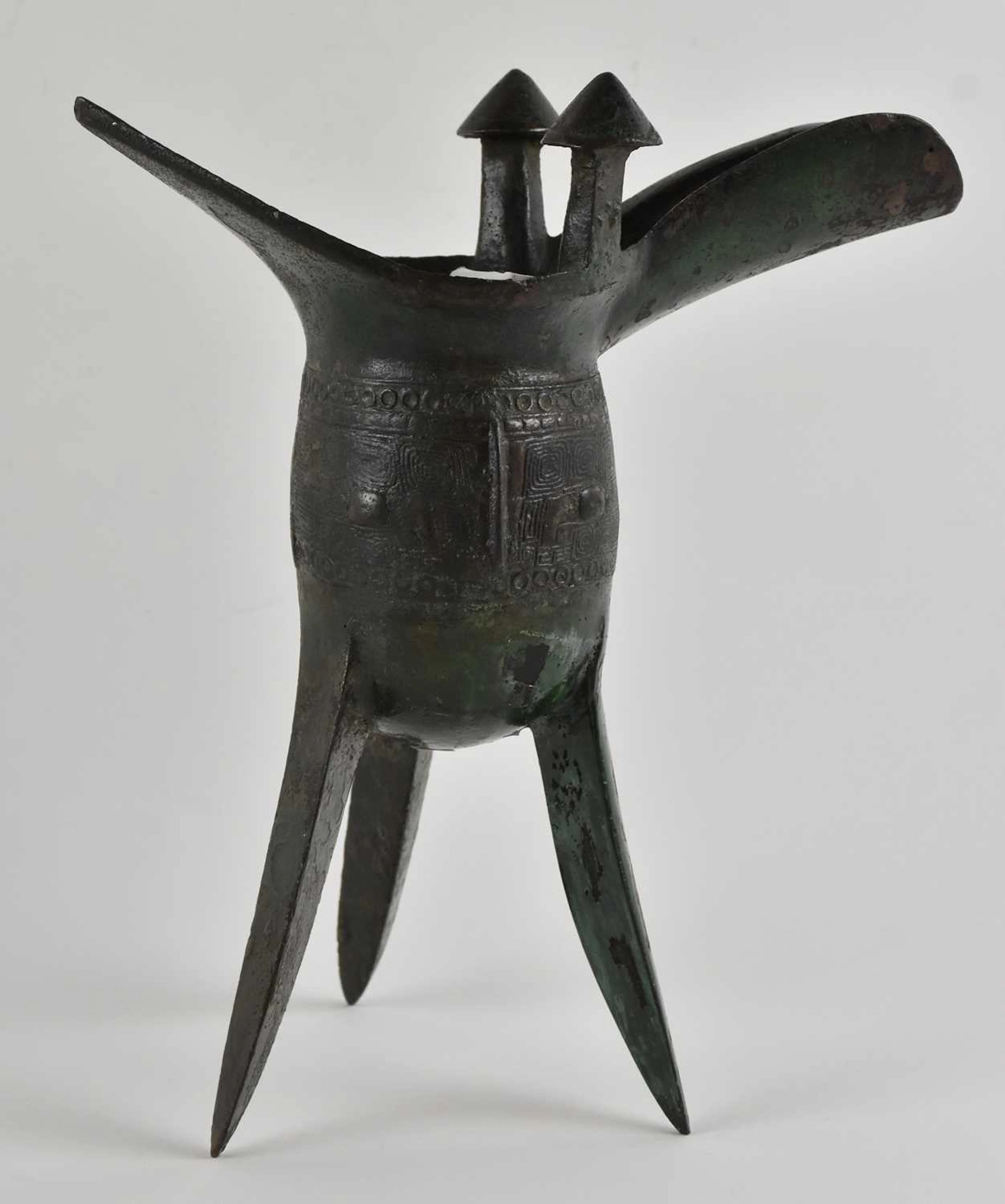 A Chinese Shang dynasty ‘jue’ tripod wine vessel/chueh