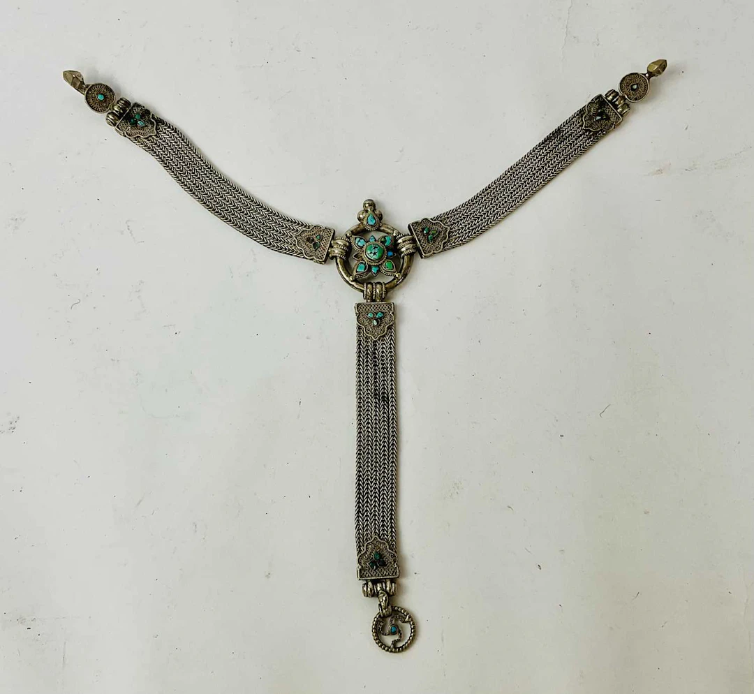 A 19th century Tibetan silver and turquoise belt ornament (Gyenzen)